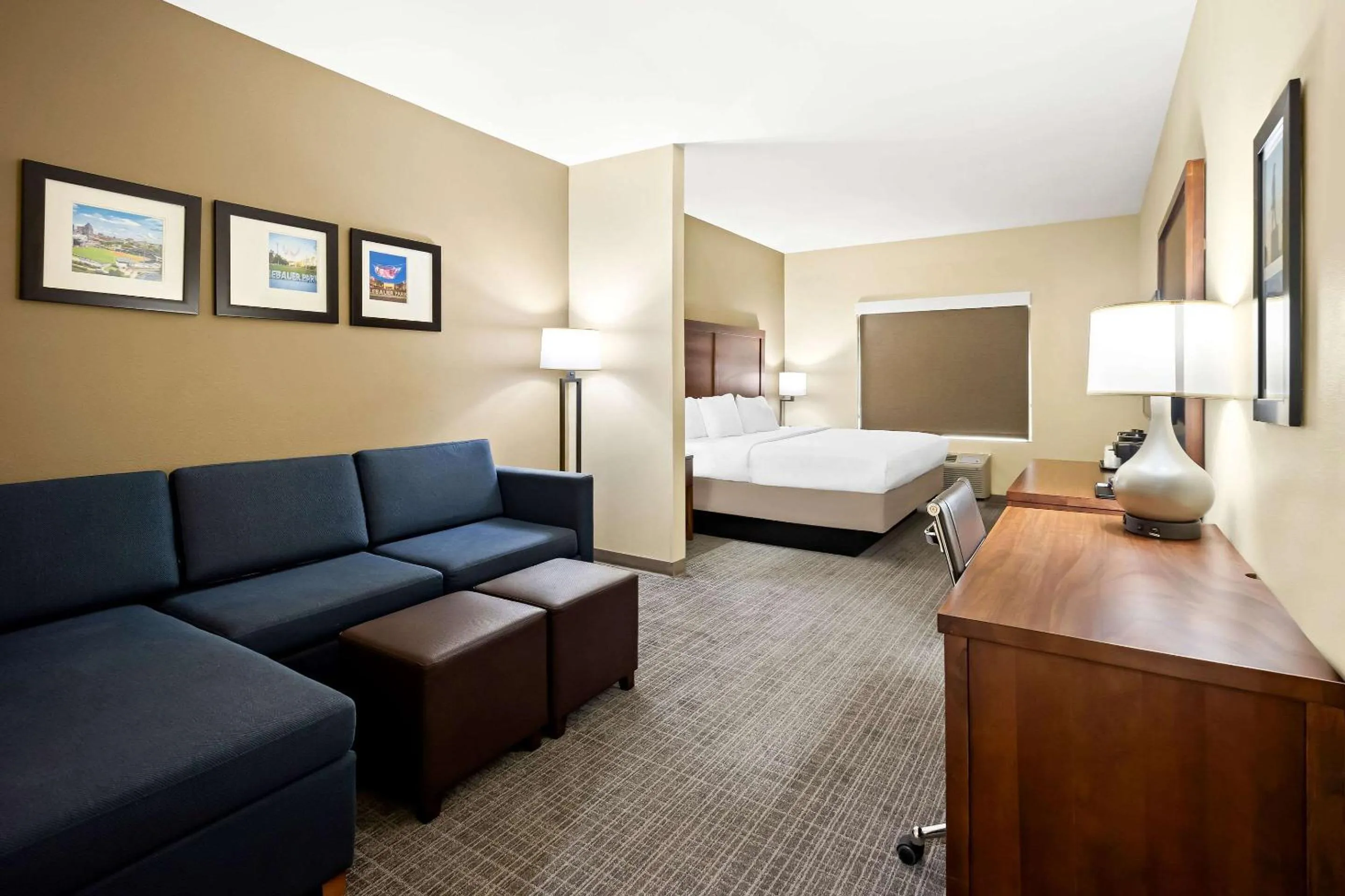 Bedroom, Bed in Comfort Inn & Suites High Point - Archdale
