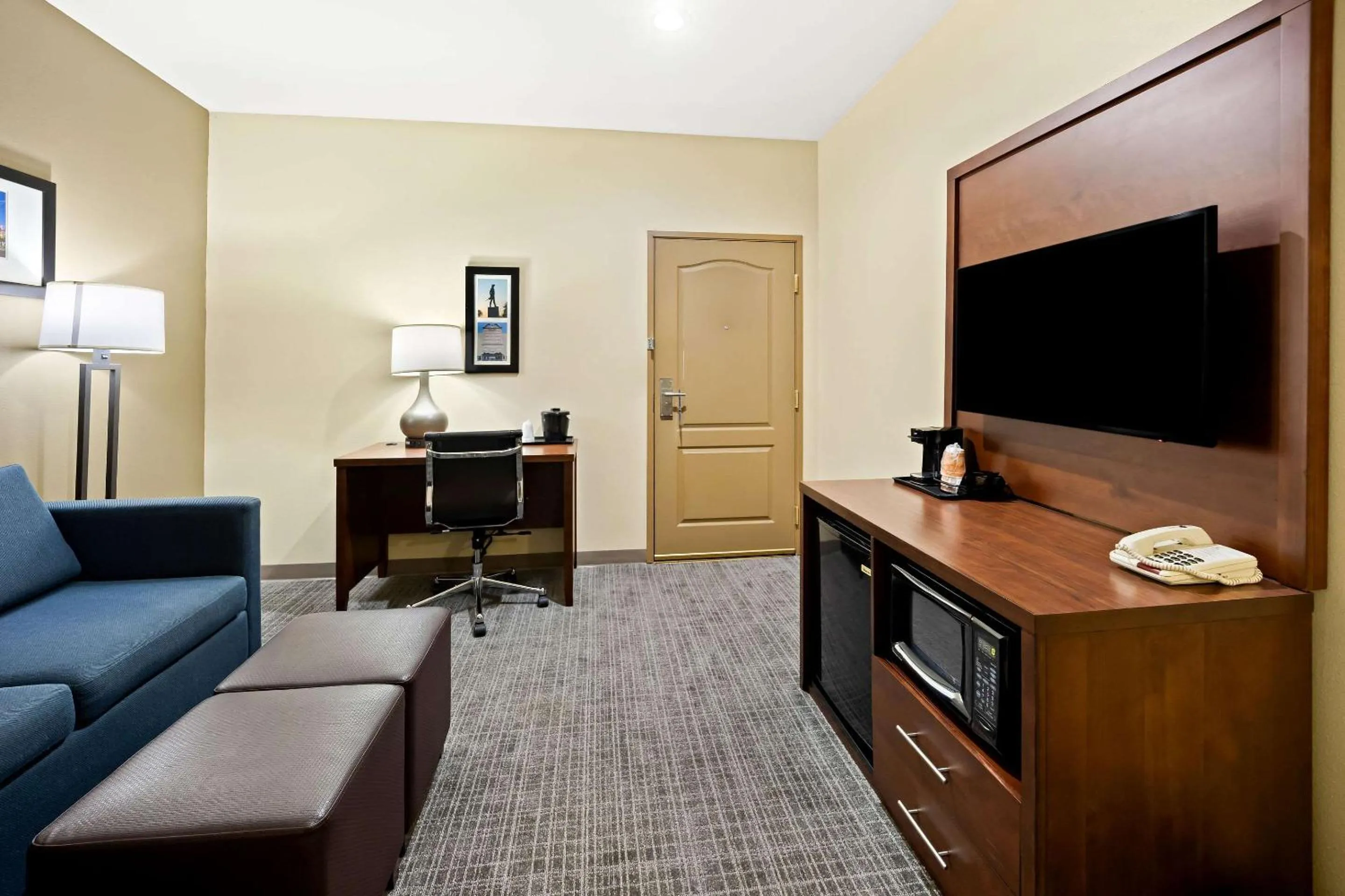 Bedroom in Comfort Inn & Suites High Point - Archdale