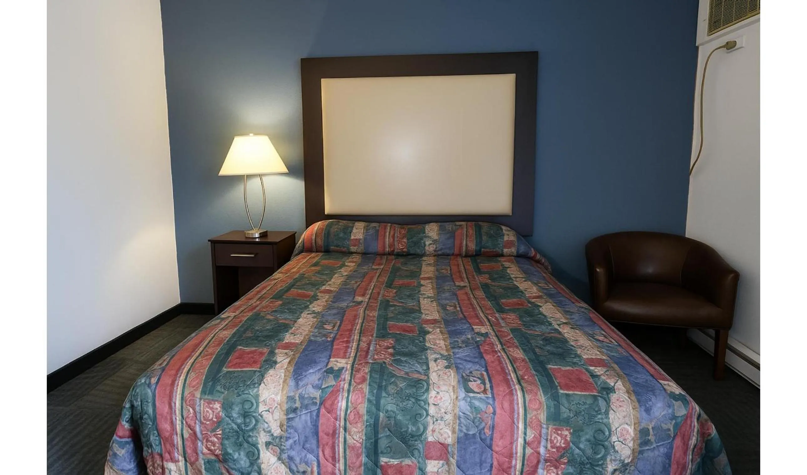 Bedroom, Bed in Hotel O Oskaloosa Near Eddyville