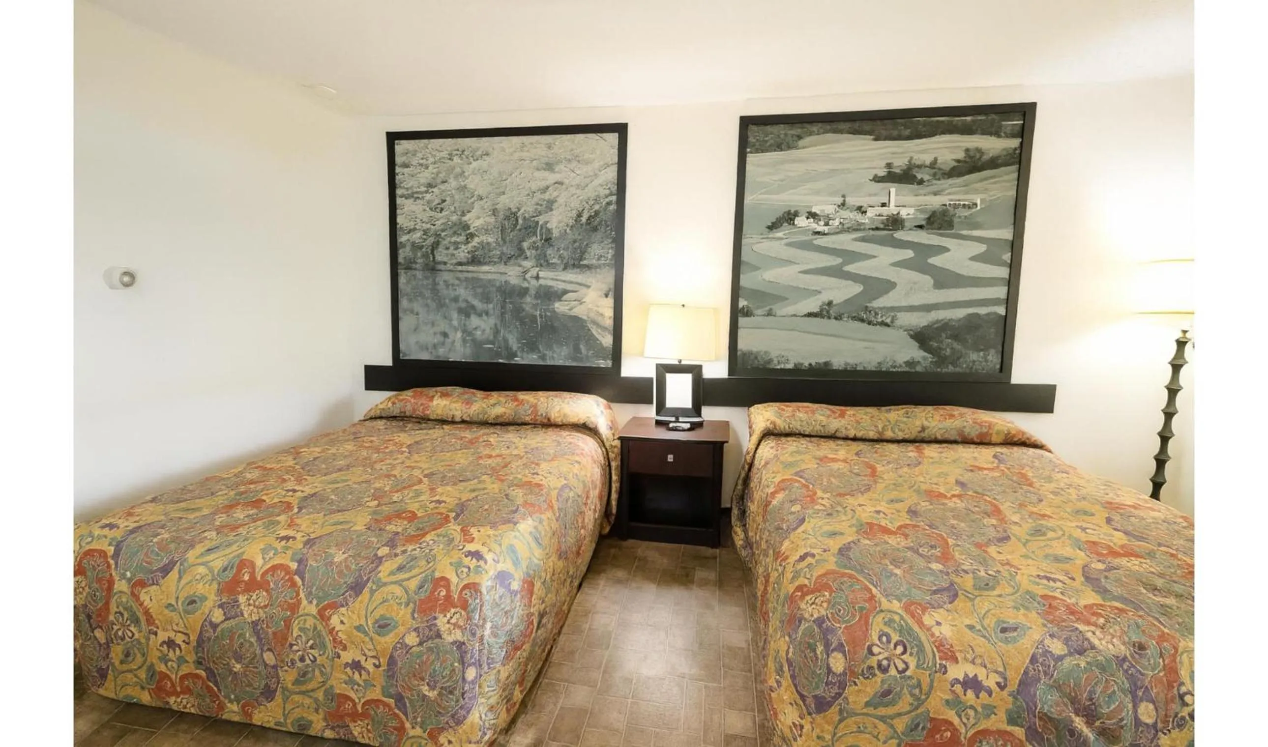 Bedroom, Bed in Hotel O Oskaloosa Near Eddyville