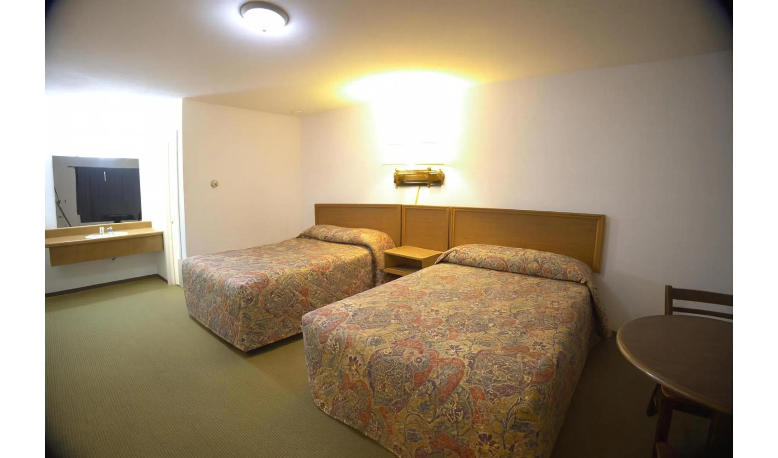 Bedroom, Bed in Hotel O Oskaloosa Near Eddyville