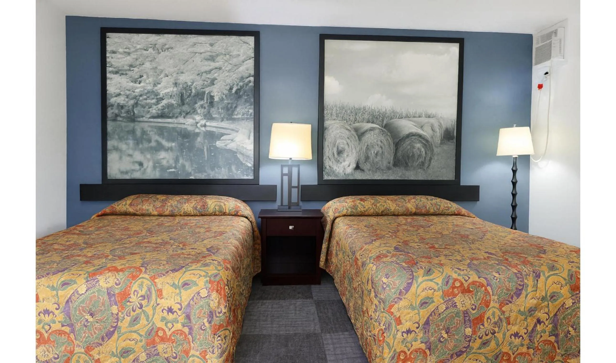 Bedroom, Bed in Hotel O Oskaloosa Near Eddyville