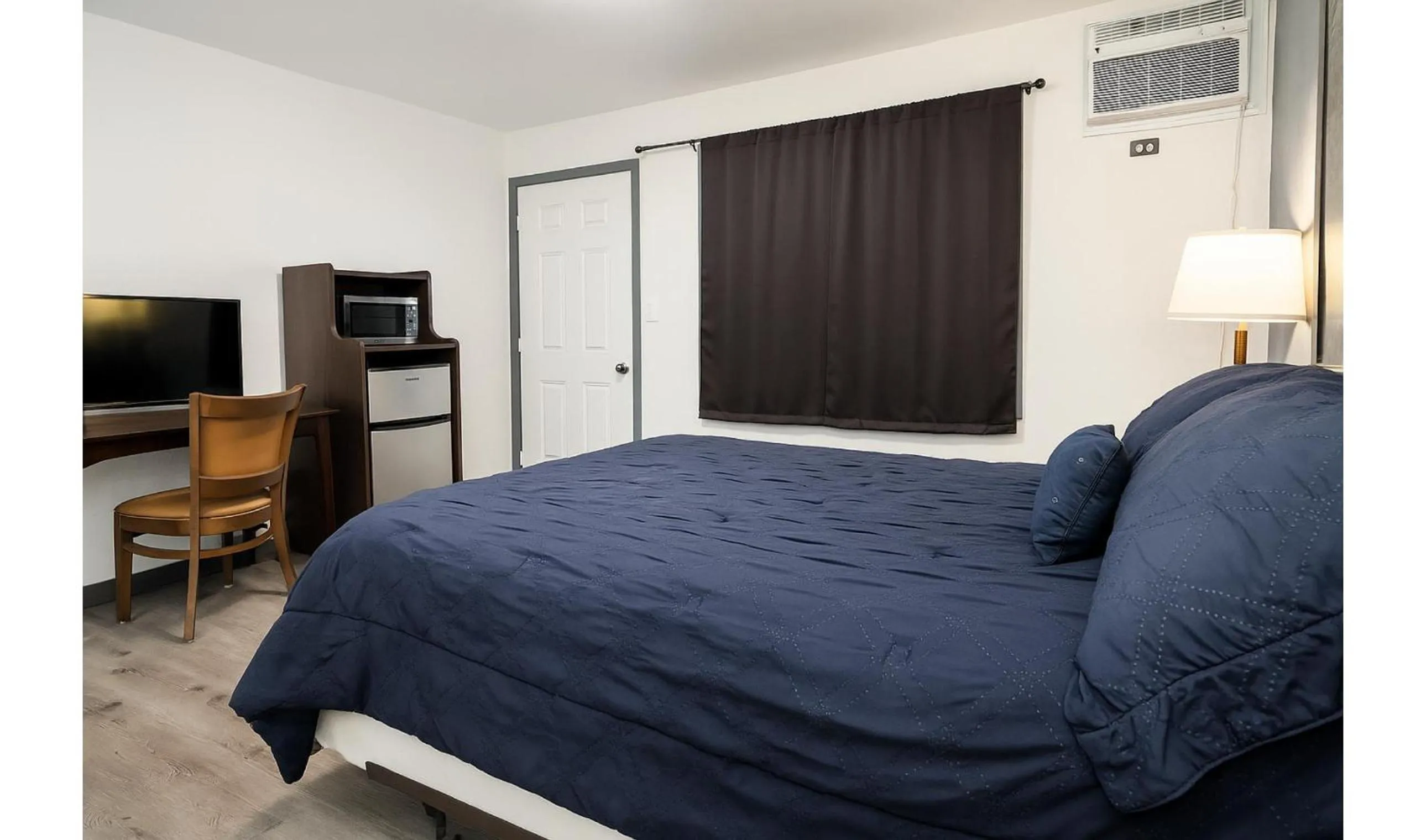 Bedroom, Bed in Hotel O Oskaloosa Near Eddyville