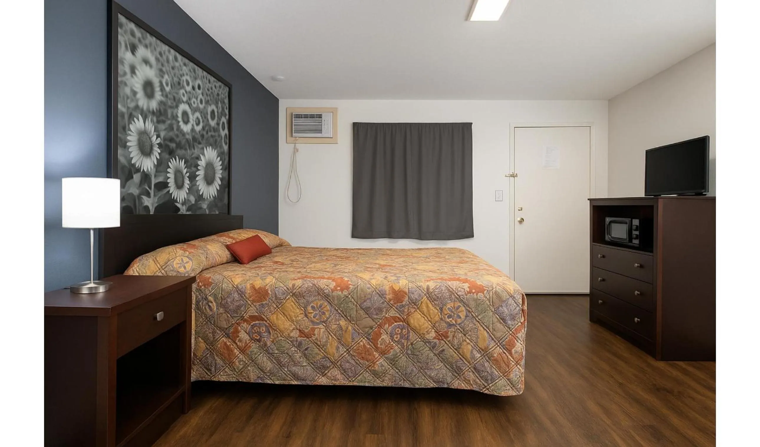 Bedroom, Bed in Hotel O Oskaloosa Near Eddyville