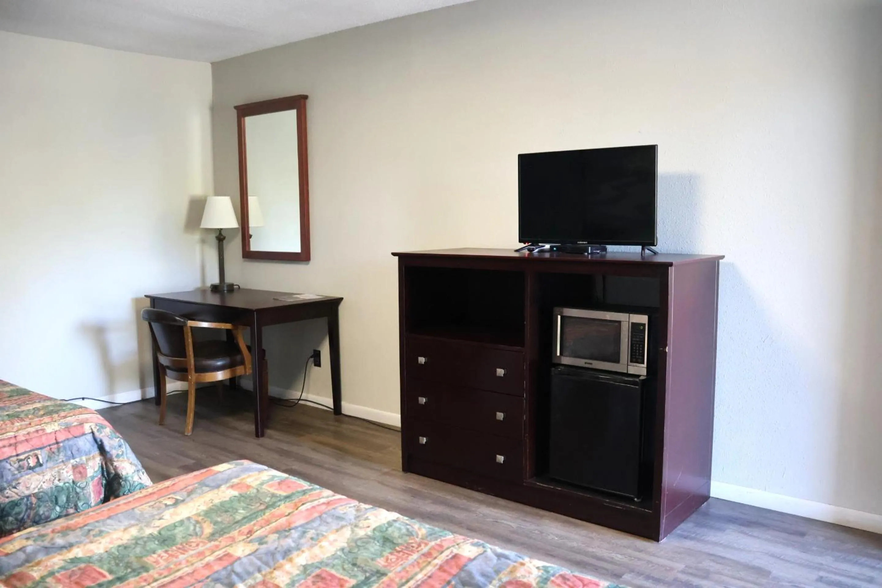 Bedroom, Bed in Hotel O Oskaloosa Near Eddyville