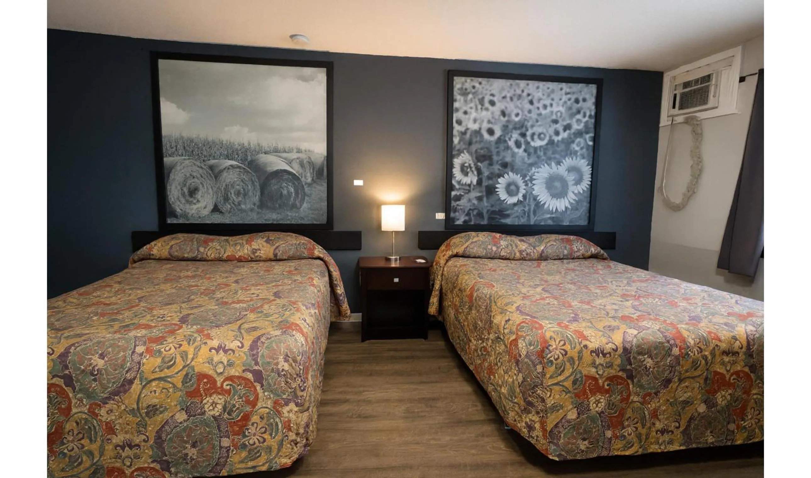 Bedroom, Bed in Hotel O Oskaloosa Near Eddyville