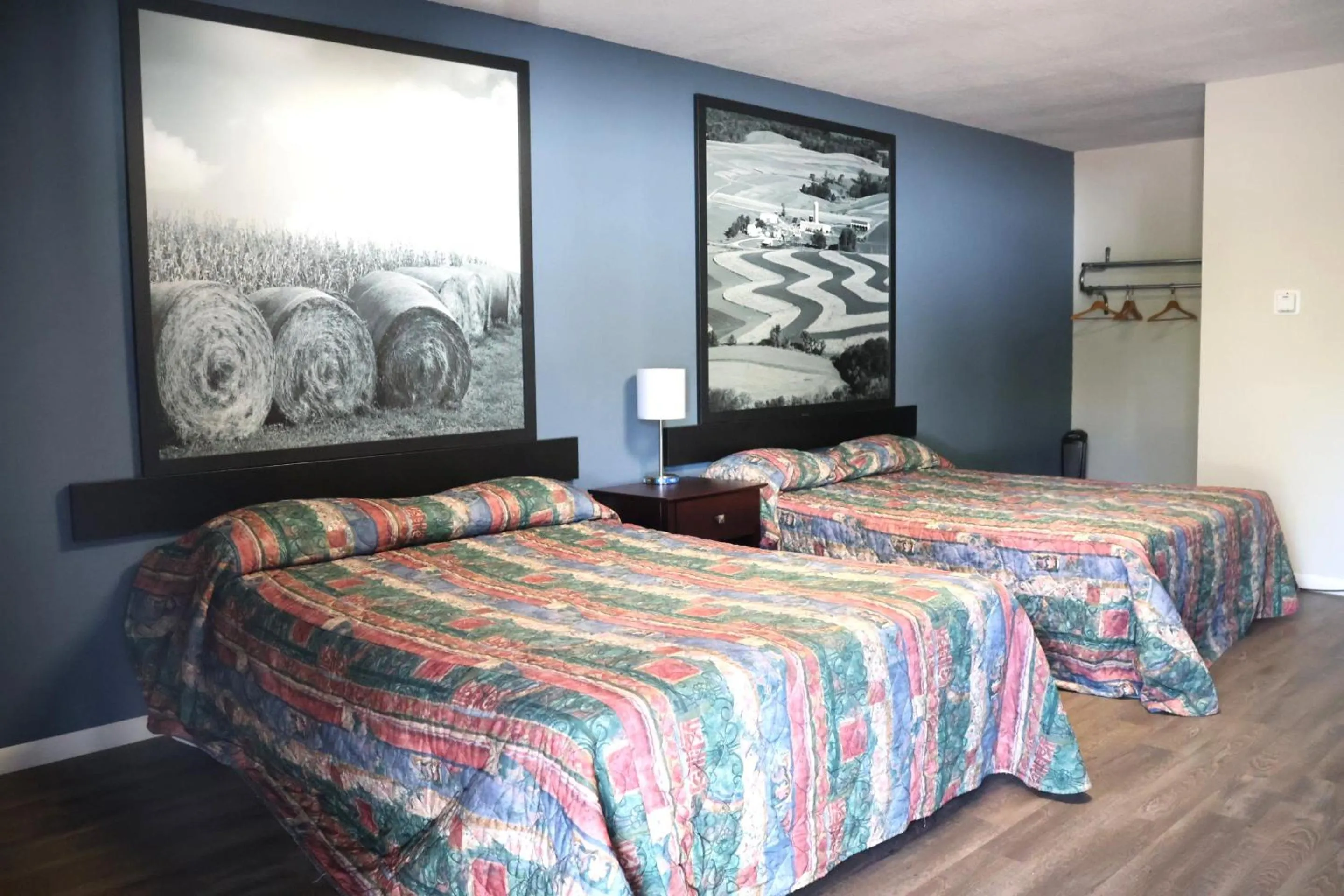 Bedroom, Bed in Hotel O Oskaloosa Near Eddyville