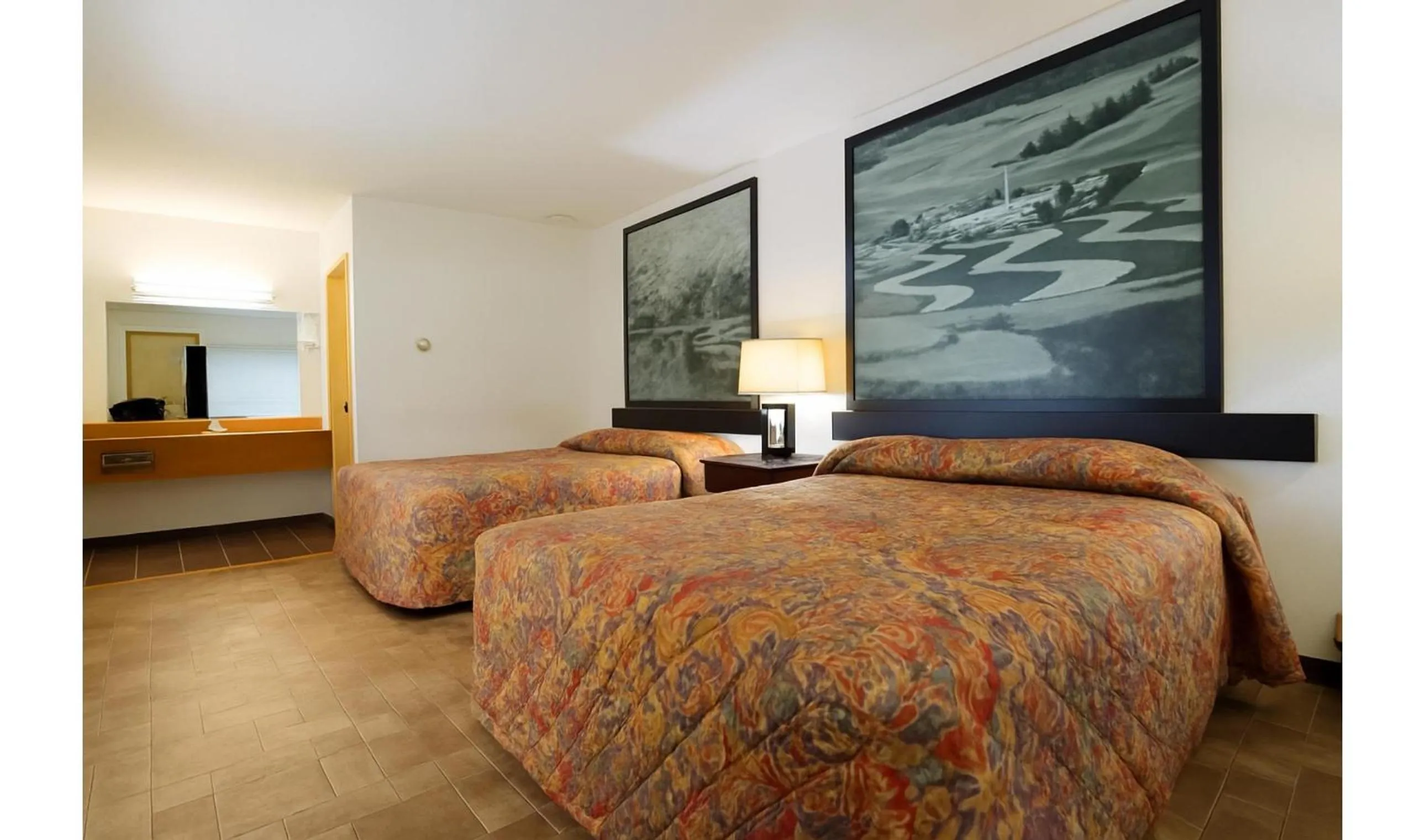 Bedroom, Bed in Hotel O Oskaloosa Near Eddyville