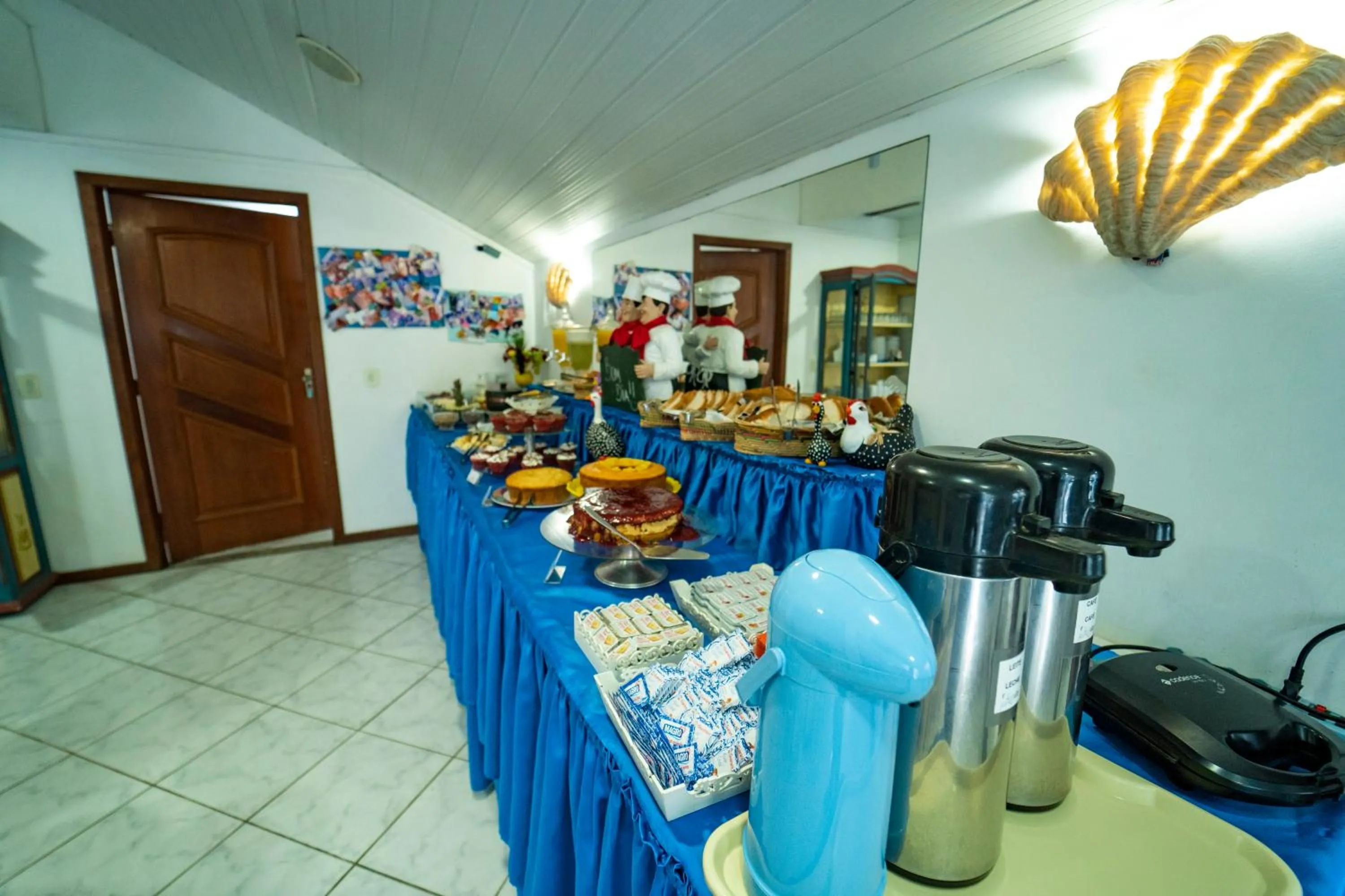 Buffet breakfast in Pousada Cantinho Sonhado