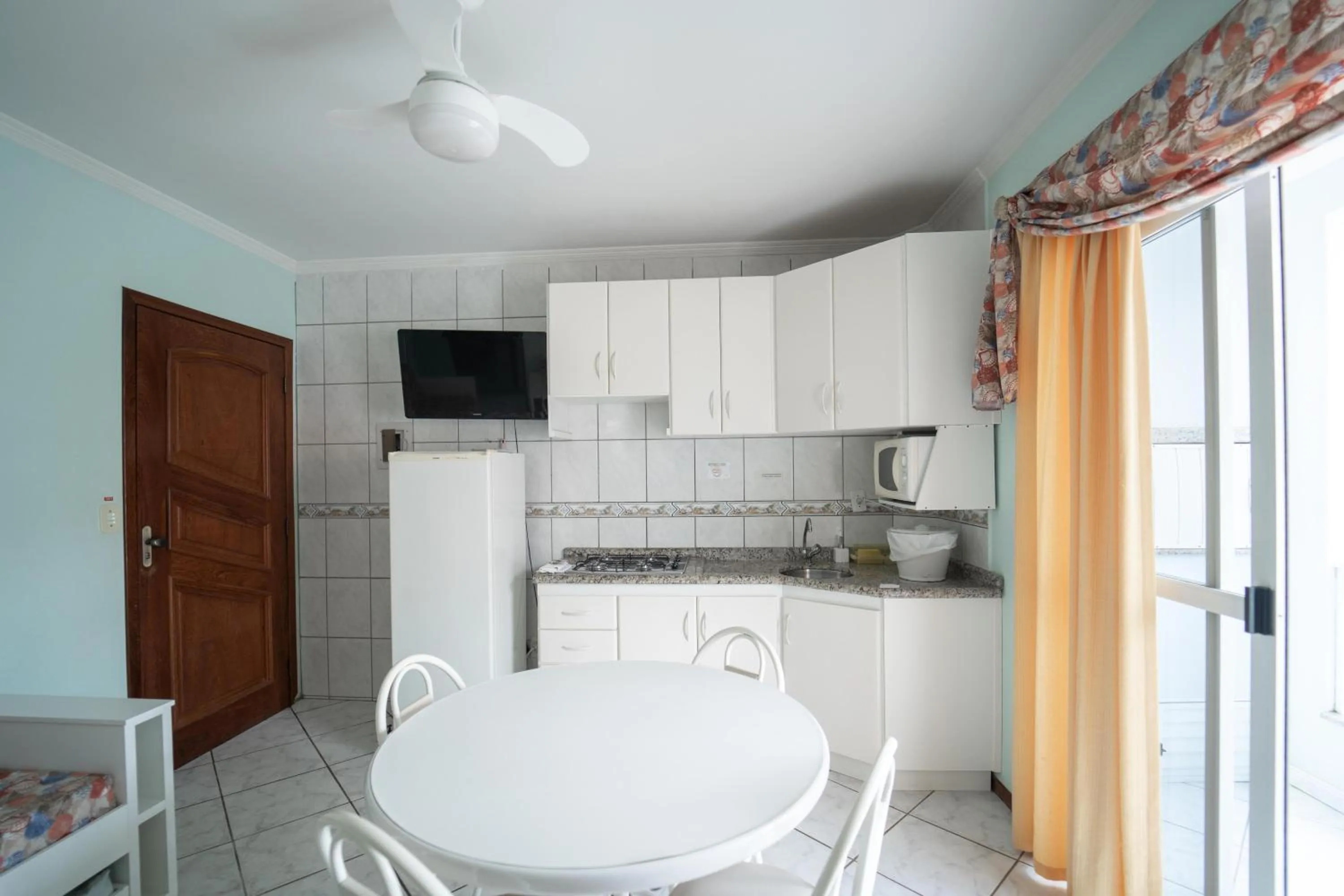 Kitchen or kitchenette in Pousada Cantinho Sonhado