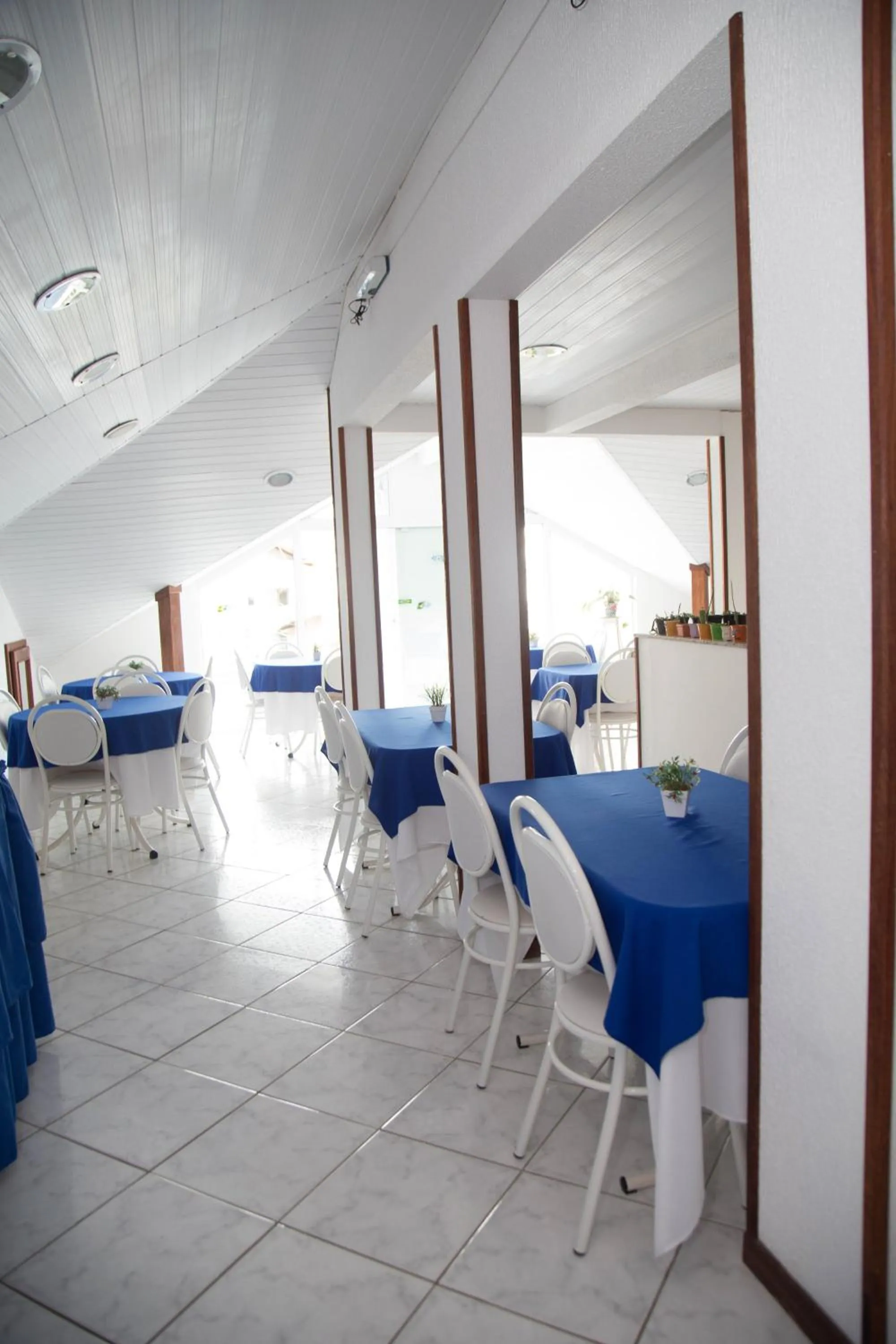 Restaurant/places to eat in Pousada Cantinho Sonhado