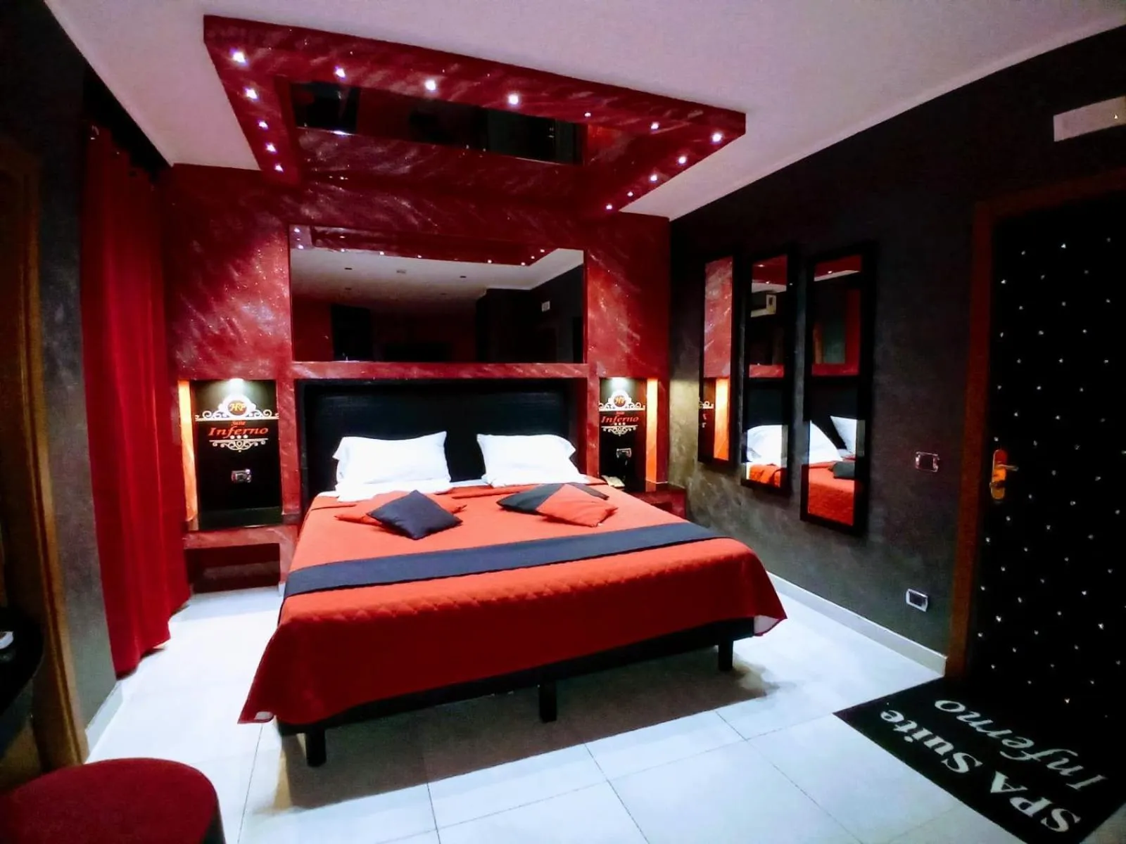 Bed in Hotel Paradiso