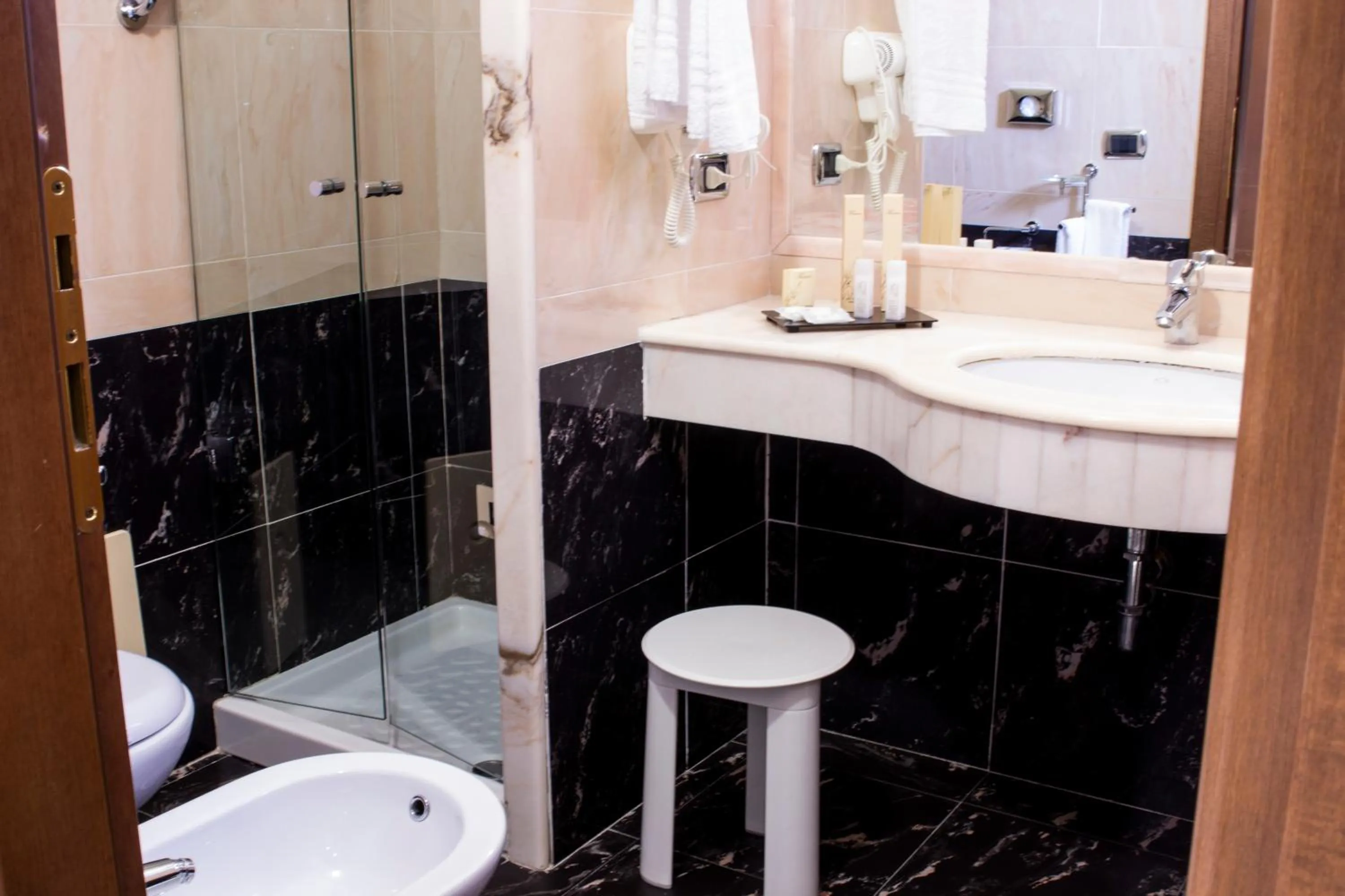 Shower in Hotel Paradiso