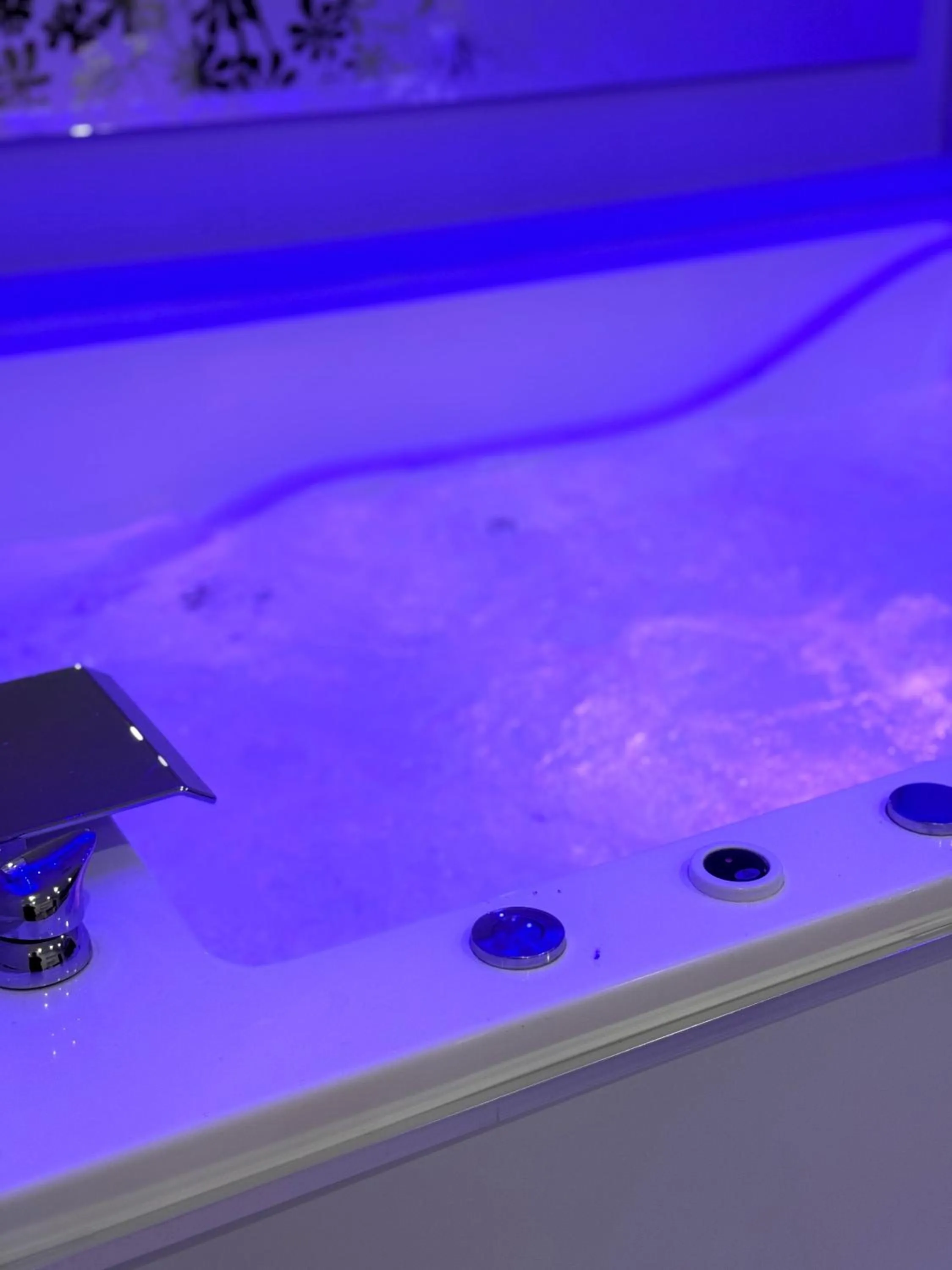 Hot Tub in Hotel Paradiso