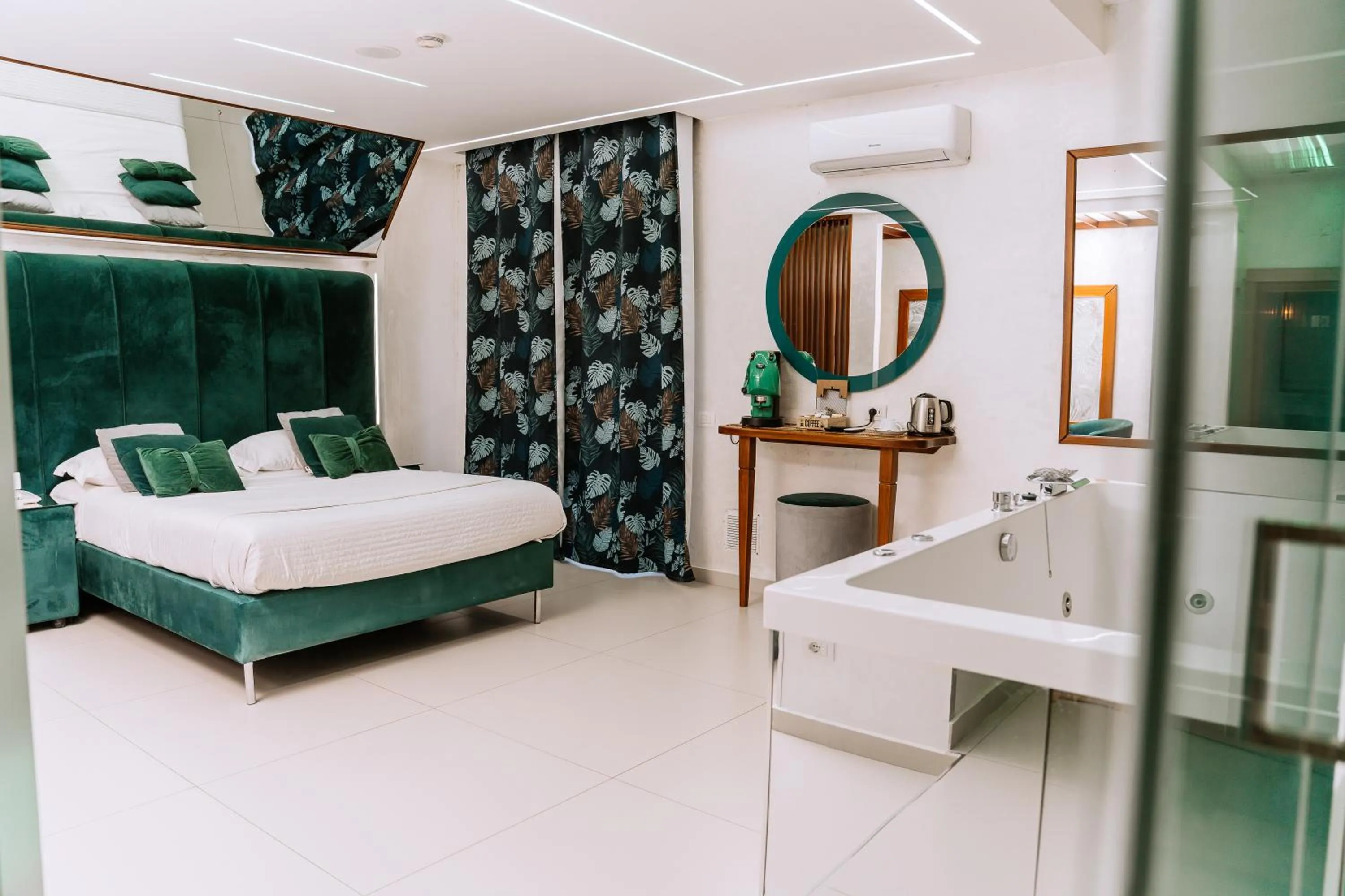 Bed in Hotel Paradiso