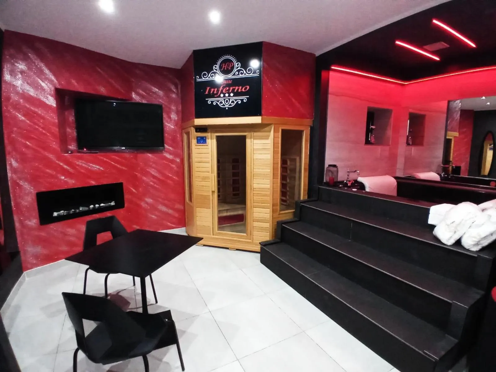 Bed in Hotel Paradiso