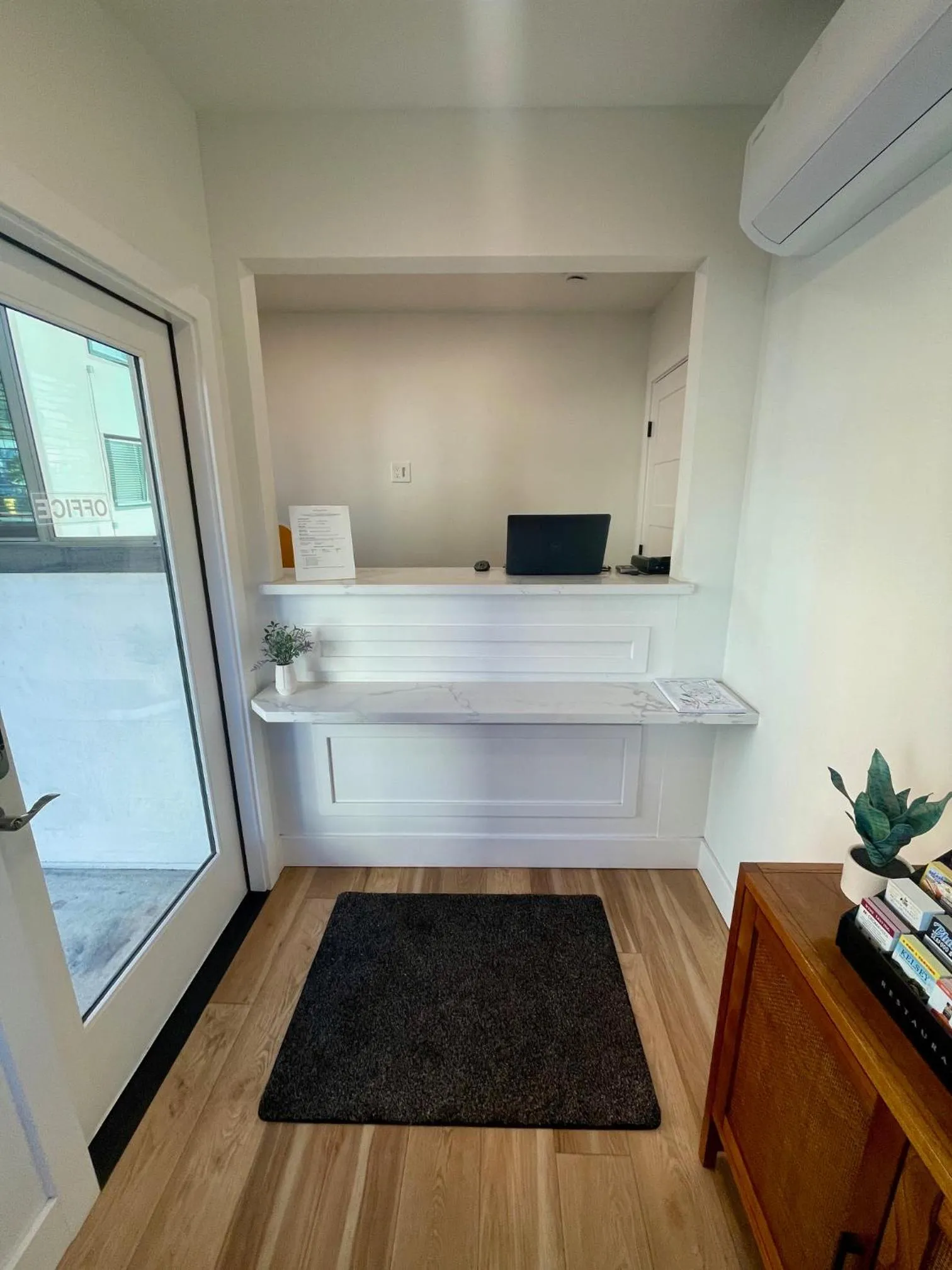 Lobby or reception in Sunbeam Motel