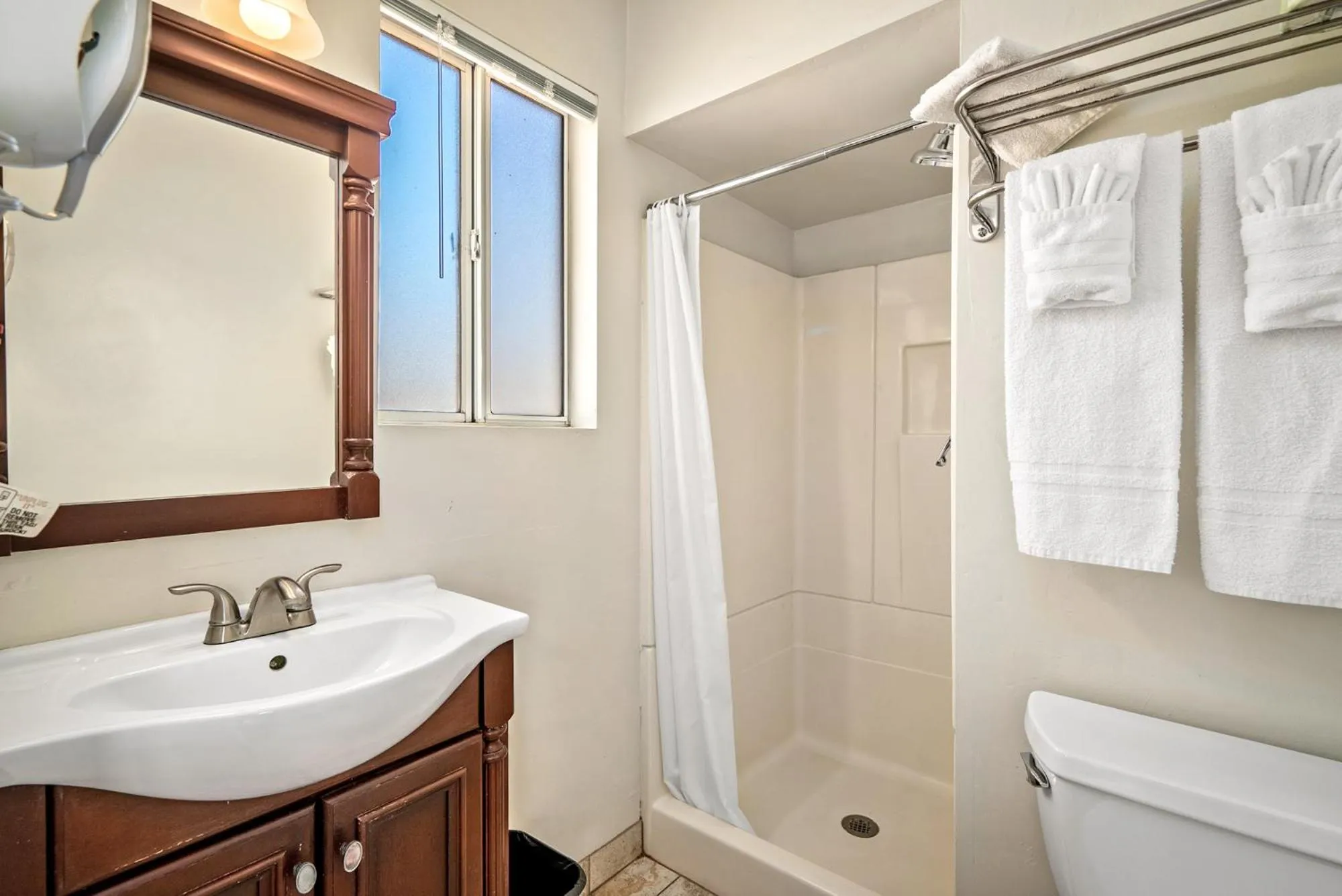 Bathroom in Sunbeam Motel