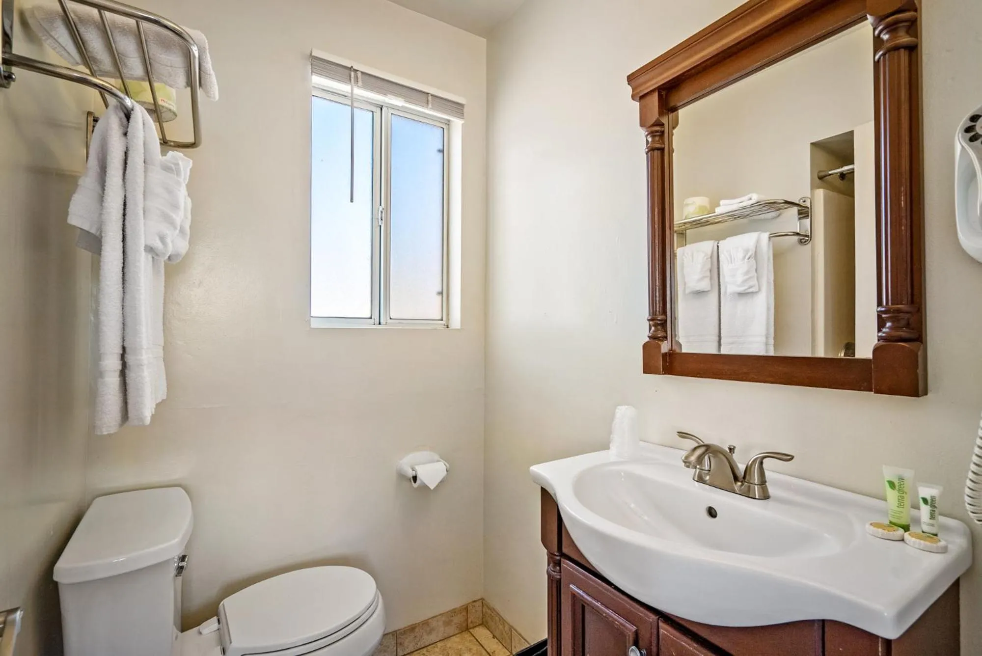 Bathroom in Sunbeam Motel