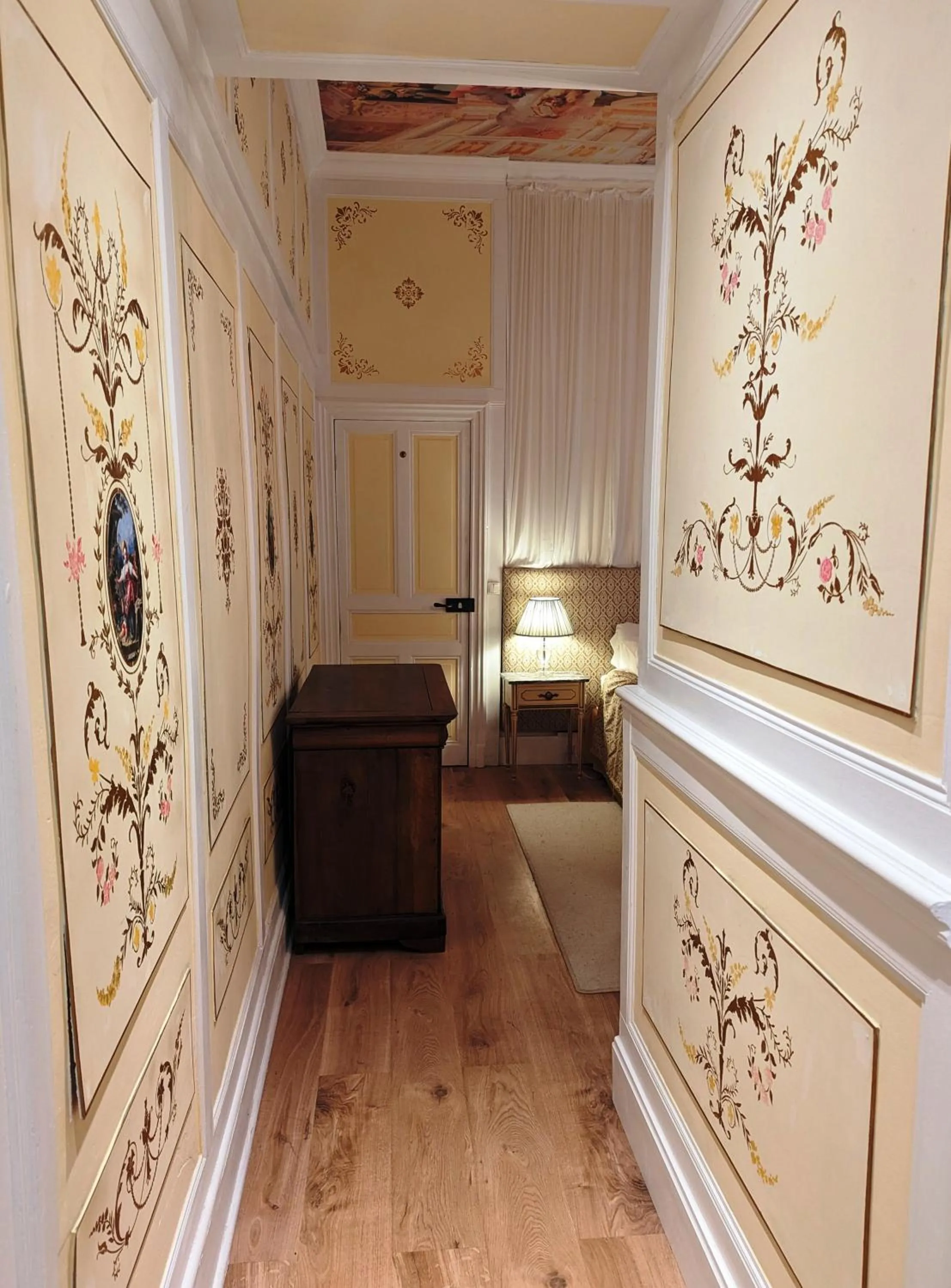 Bed in Chateau de Thuries