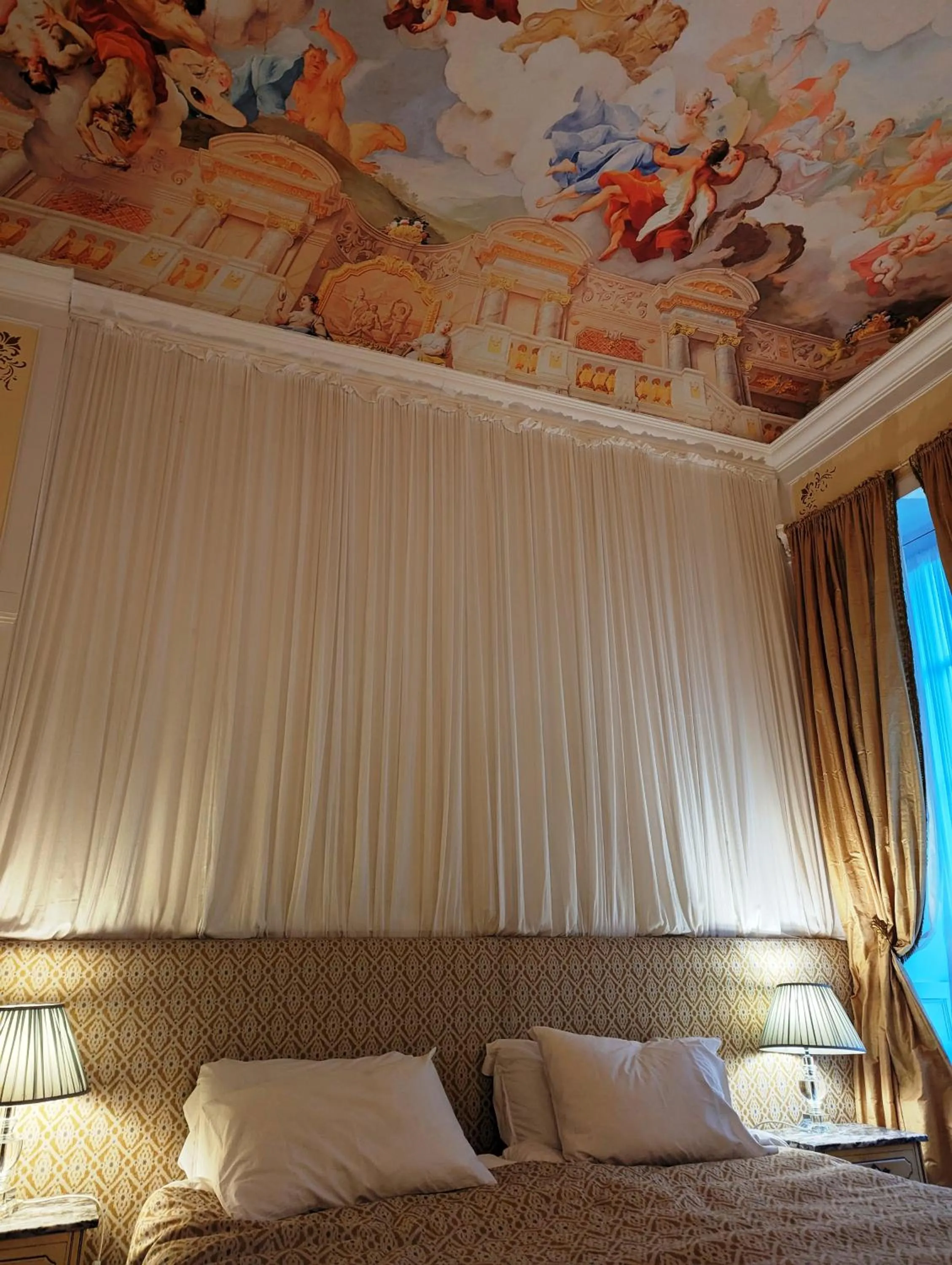 Bed in Chateau de Thuries