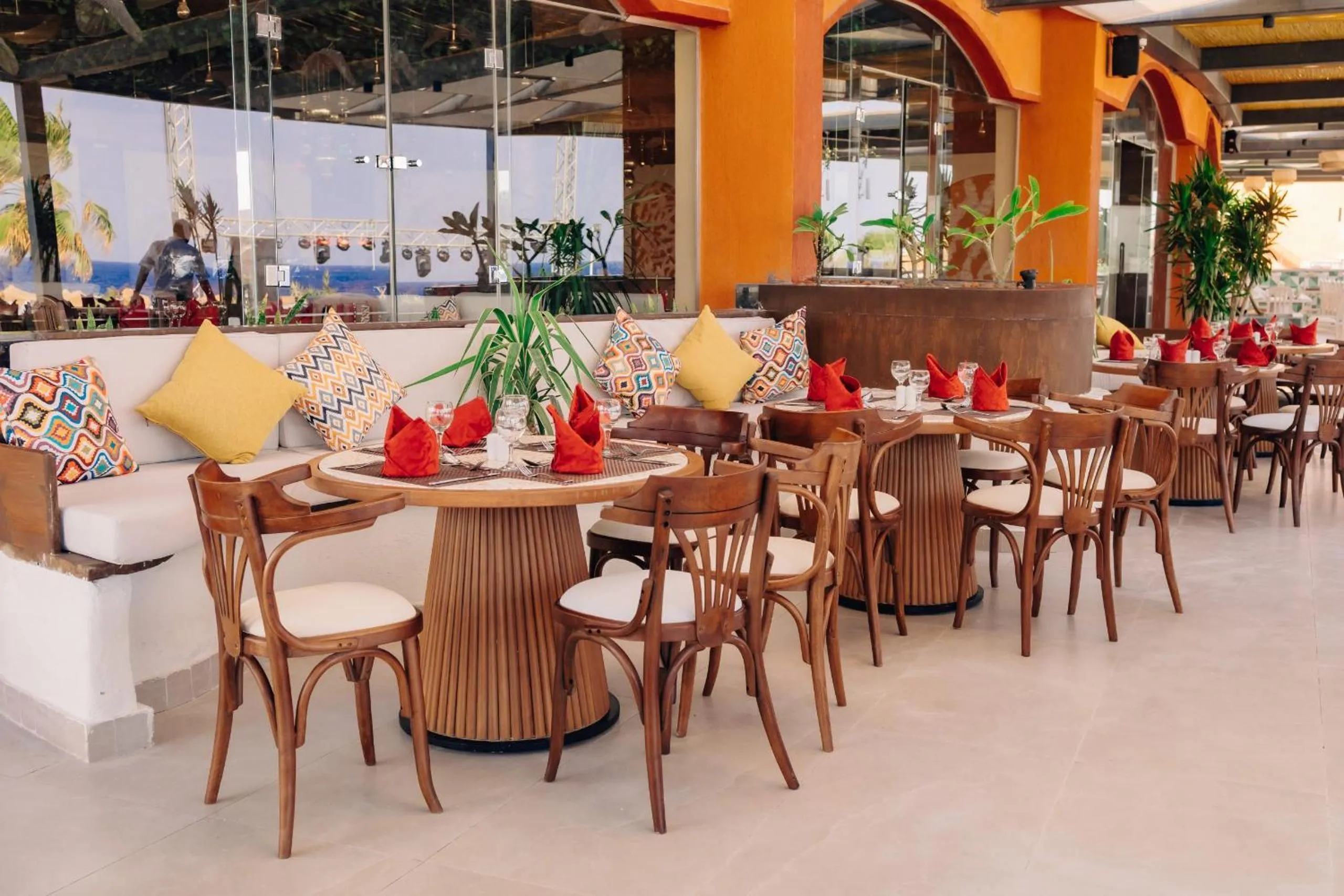 Restaurant/places to eat in Three Corners Happy Life Beach Resort