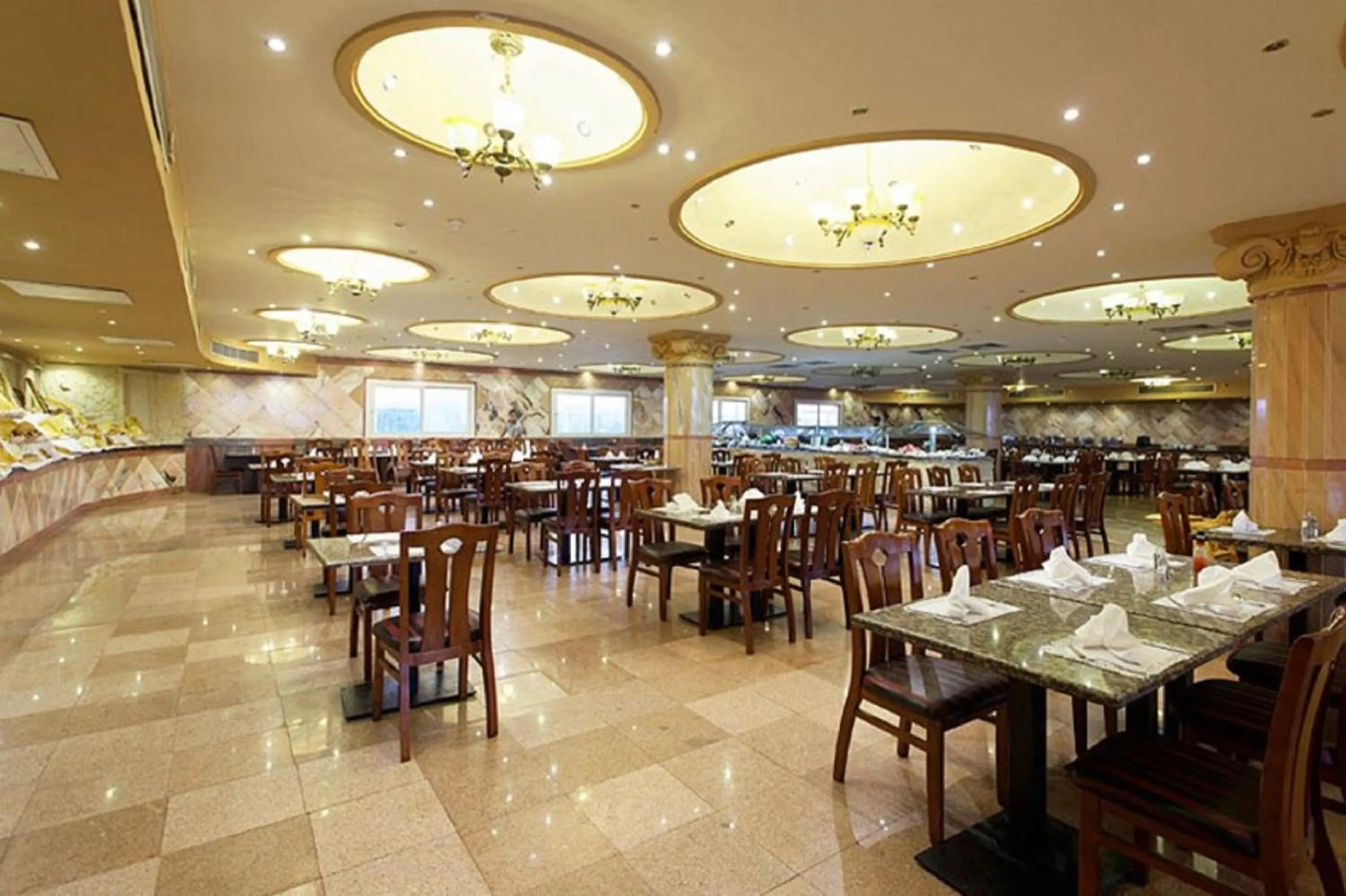 Restaurant/places to eat in Three Corners Happy Life Beach Resort