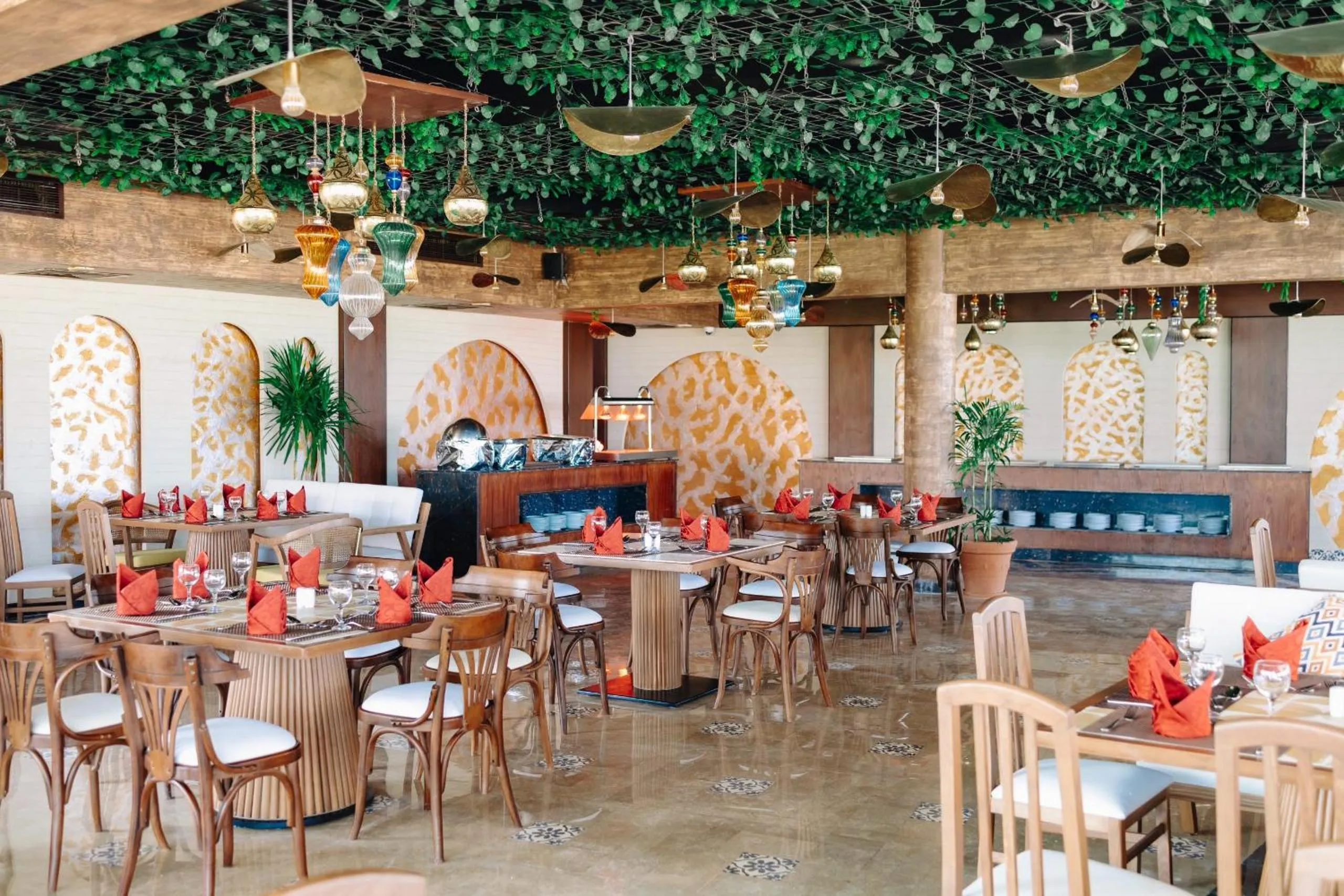 Restaurant/places to eat in Three Corners Happy Life Beach Resort