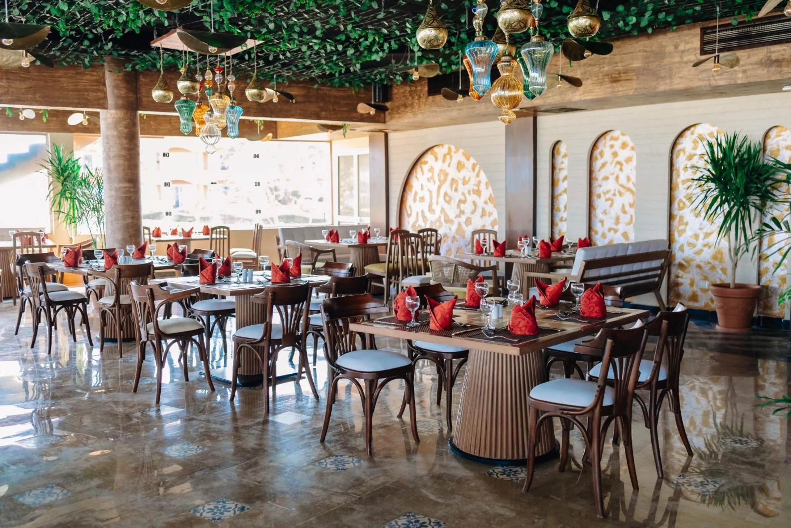 Restaurant/places to eat in Three Corners Happy Life Beach Resort