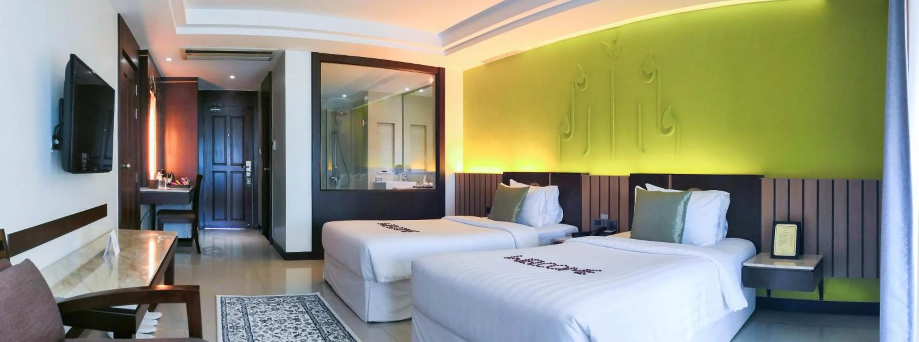 Bedroom, Bed in Bay Beach Resort Jomtien