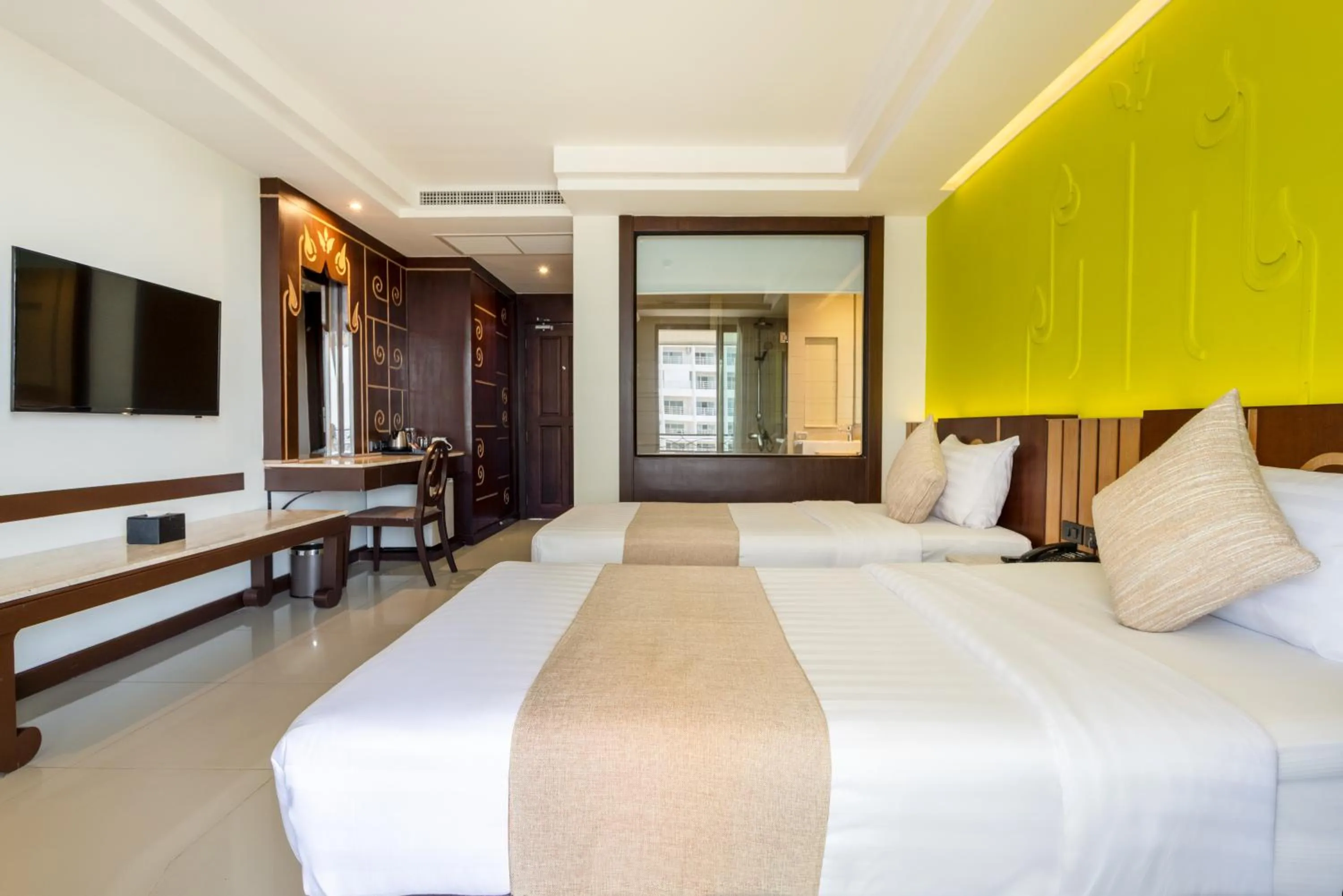 Bed in Bay Beach Resort Jomtien