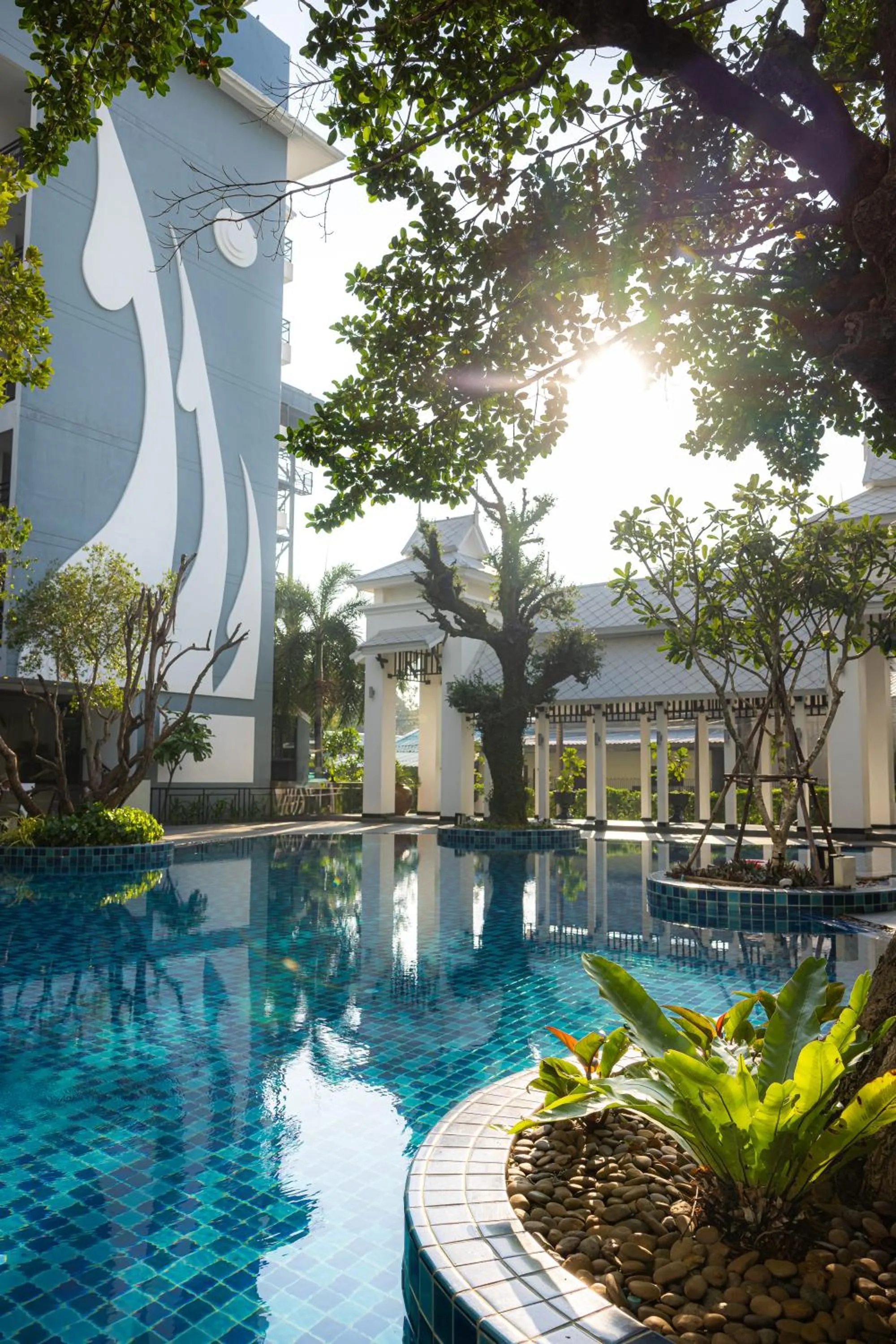 Swimming pool in Bay Beach Resort Jomtien