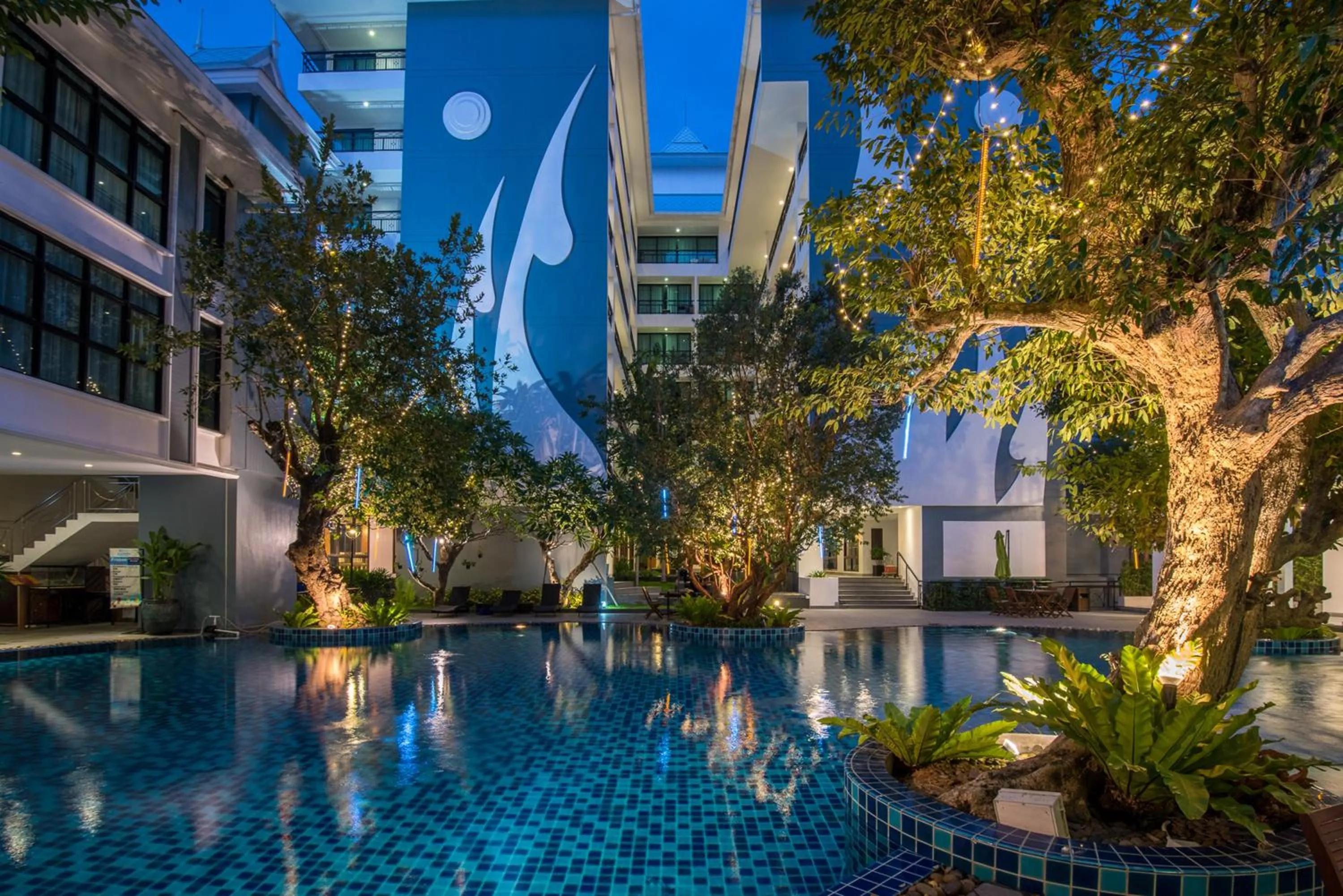 Swimming pool in Bay Beach Resort Jomtien