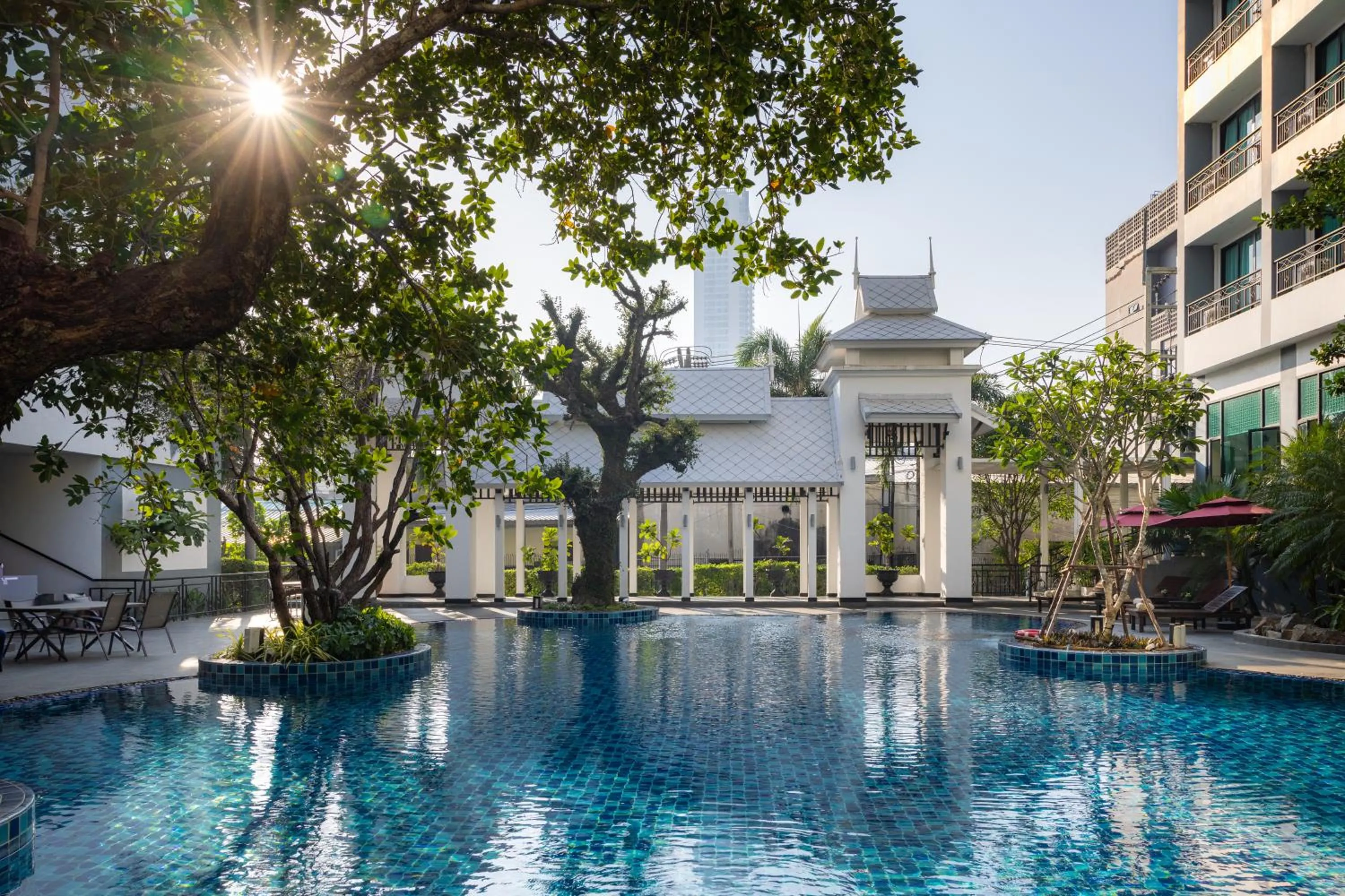 Swimming pool in Bay Beach Resort Jomtien
