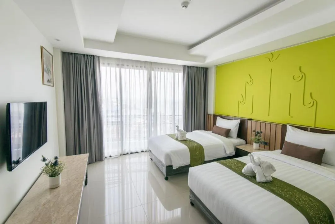 Bedroom, Bed in Bay Beach Resort Jomtien