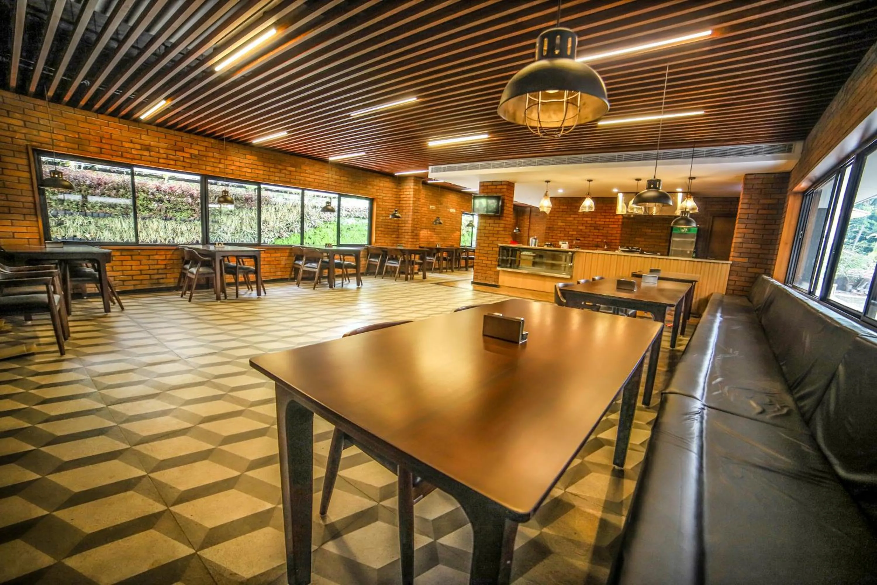 Restaurant/places to eat in Hotel Villa Maryam