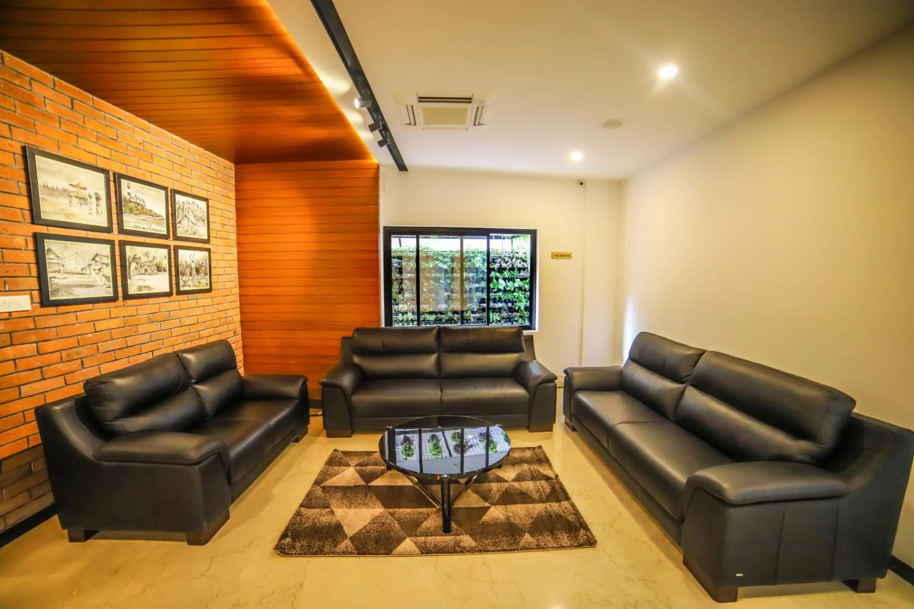 Seating area in Hotel Villa Maryam