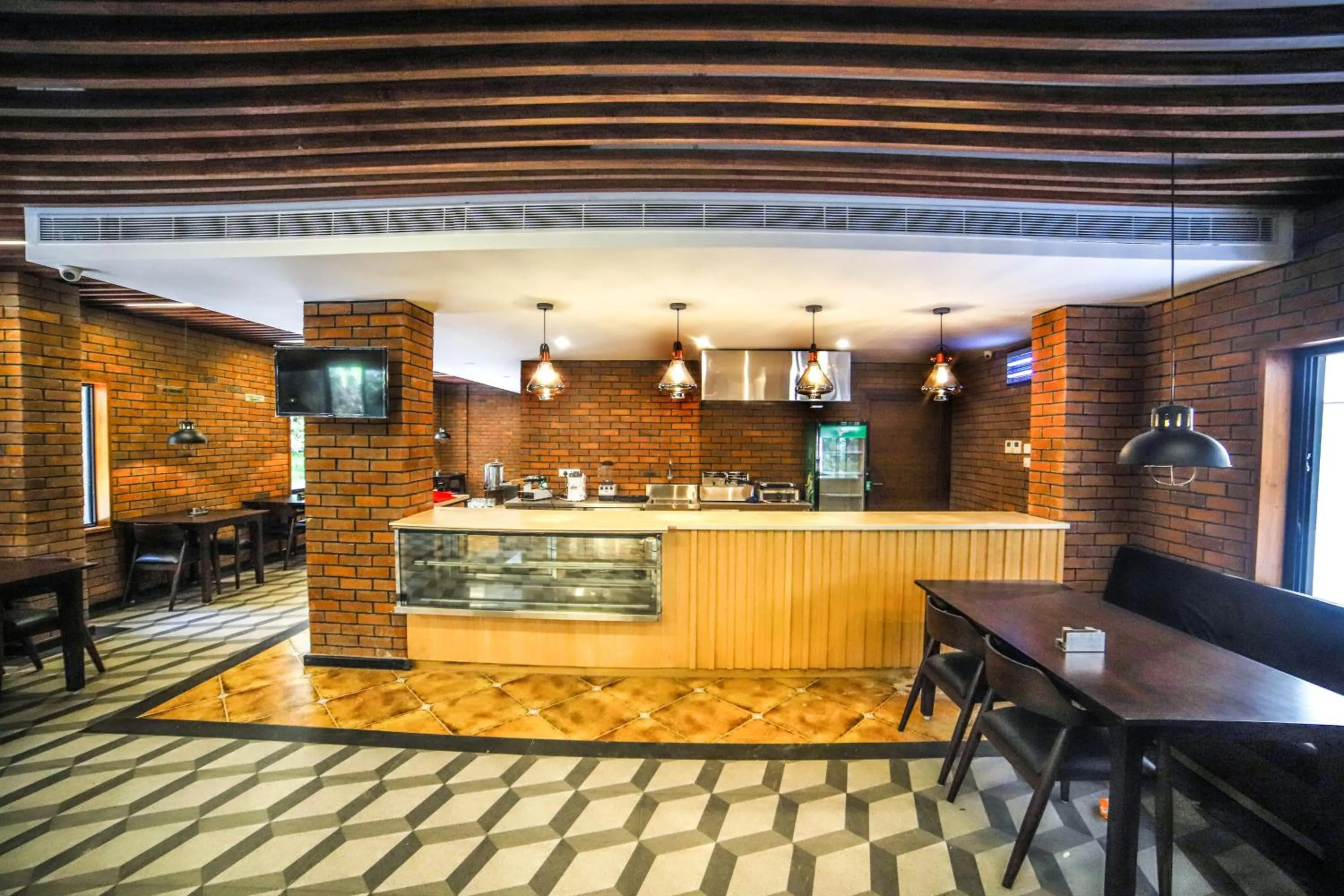 Restaurant/places to eat in Hotel Villa Maryam