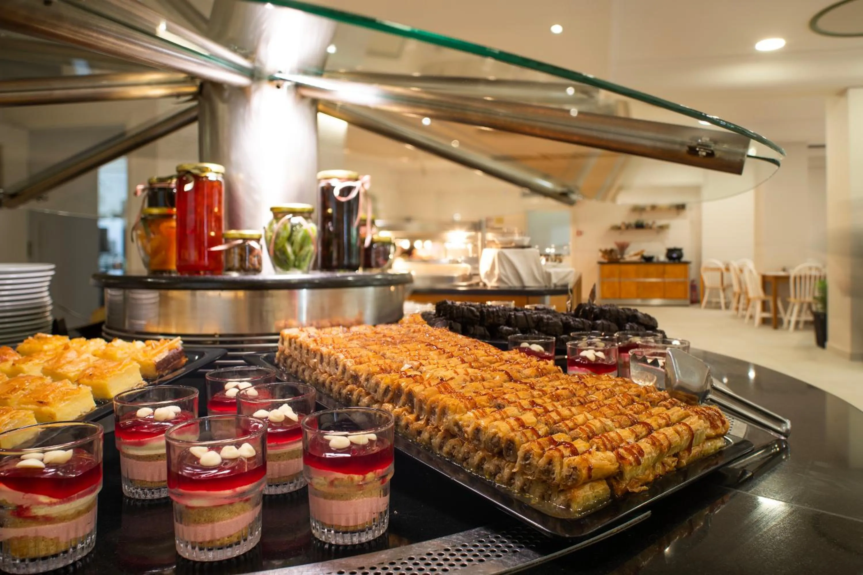 Restaurant/places to eat in CNic Gemini Hotel