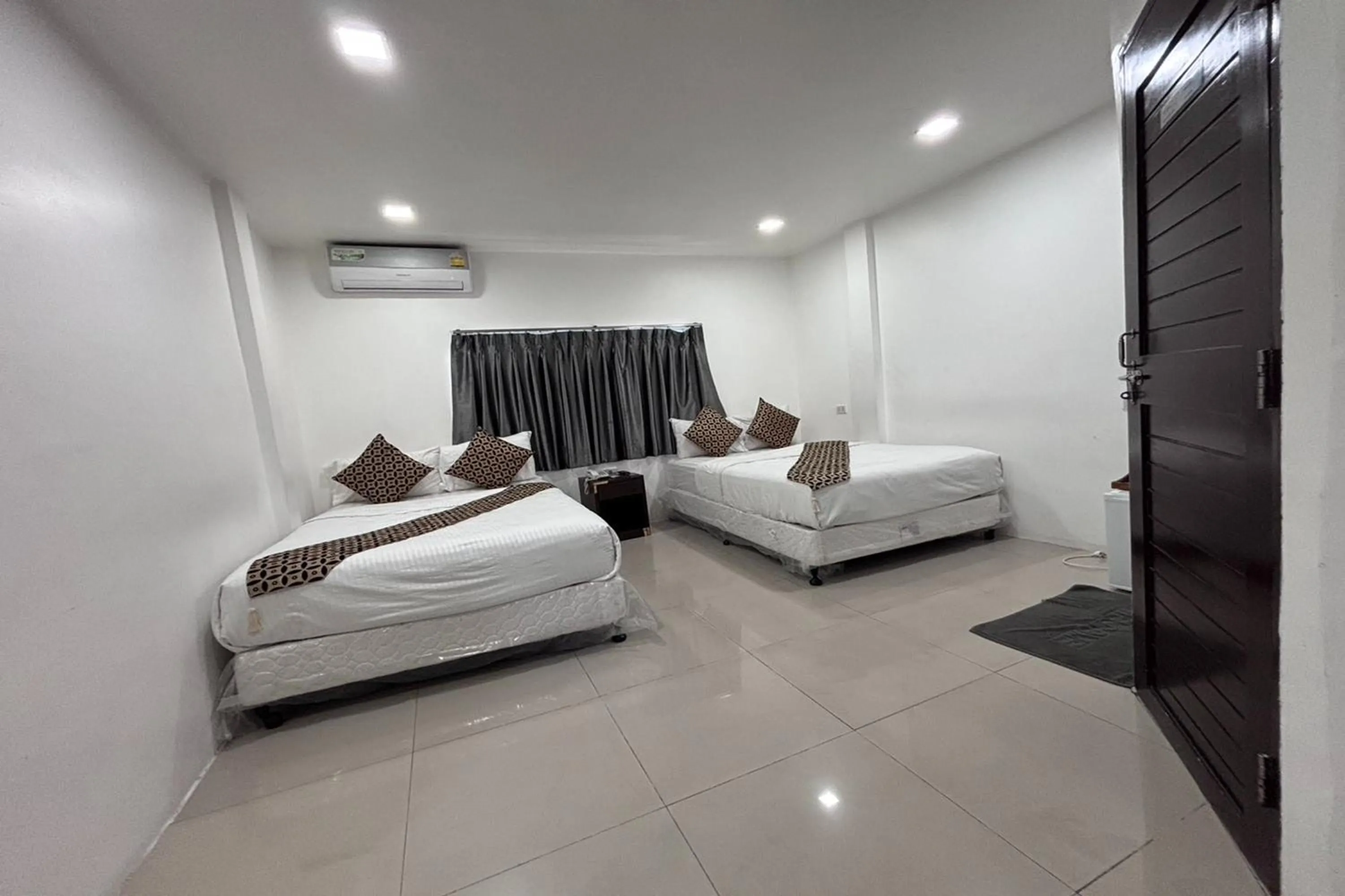 Bed in Papa Ji Hotel and Restaurant