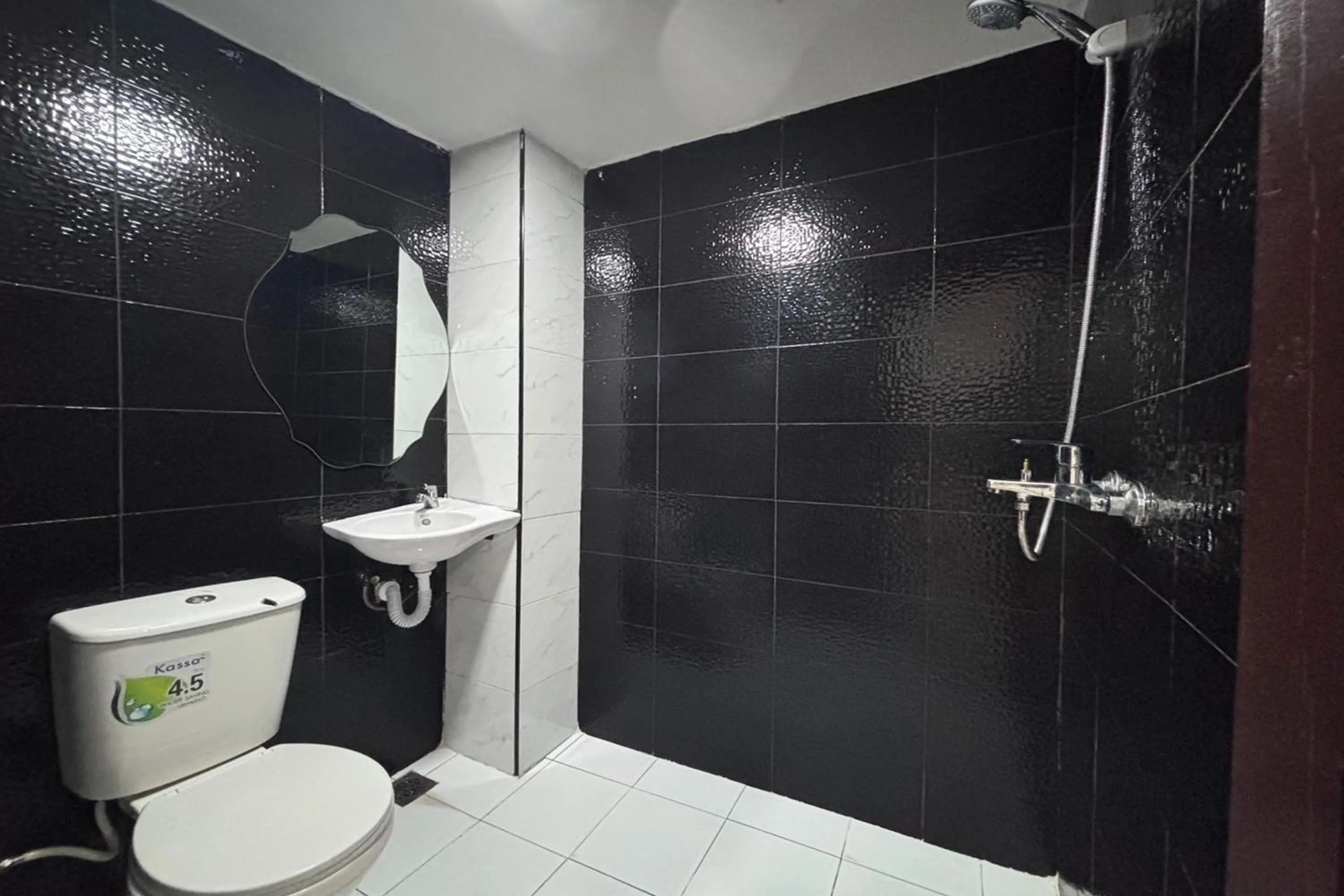 Shower in Papa Ji Hotel and Restaurant