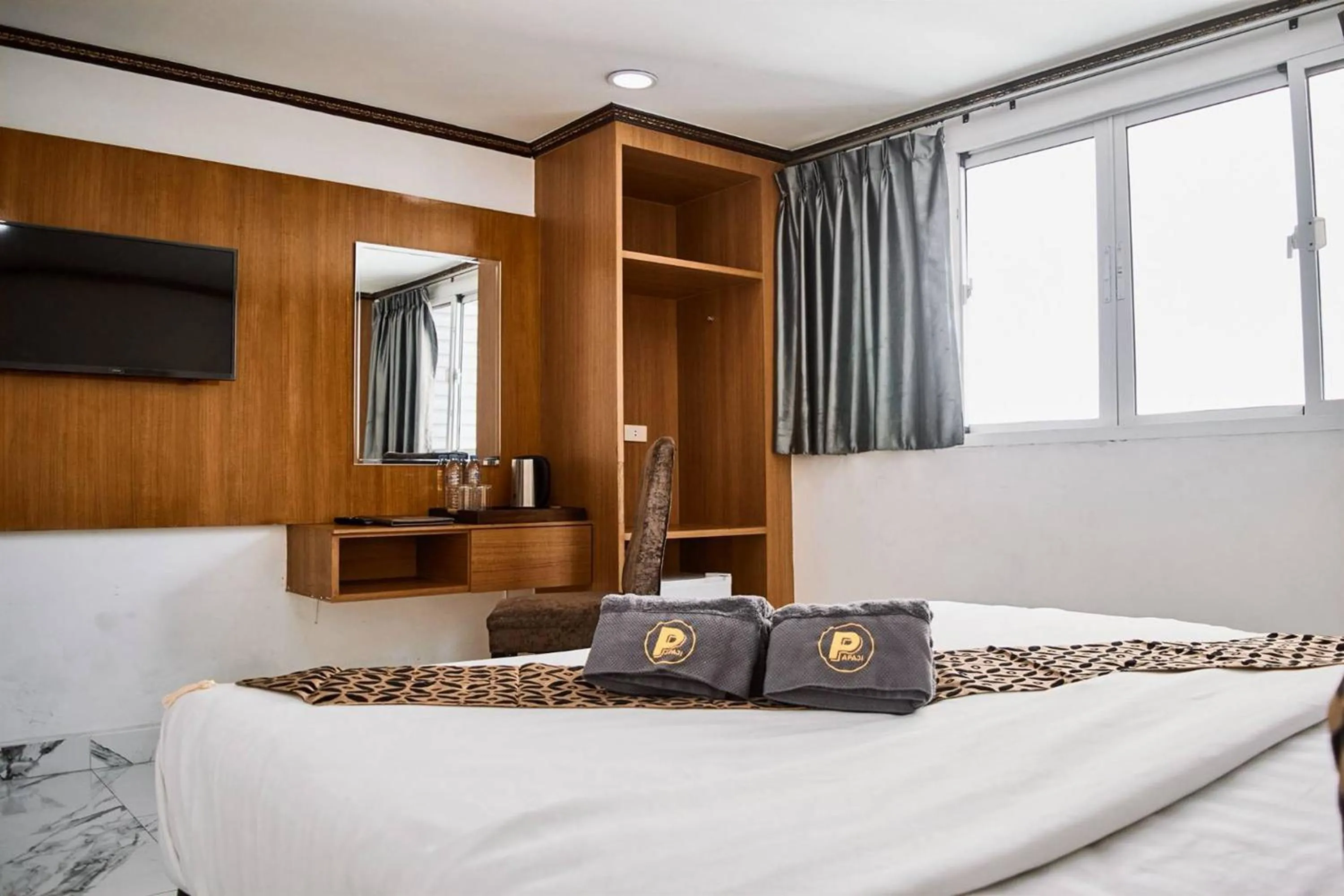 Bed in Papa Ji Hotel and Restaurant