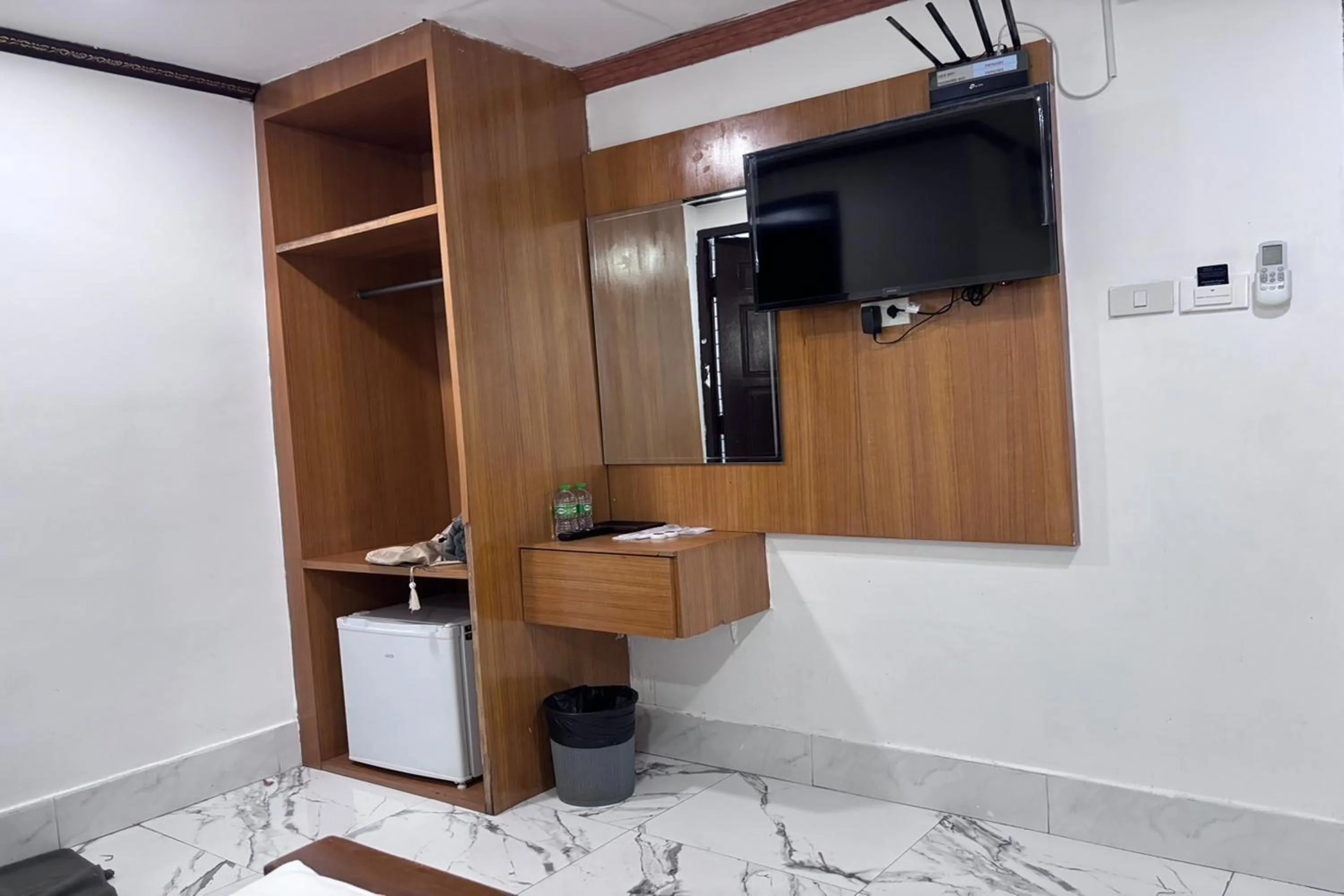 TV and multimedia in Papa Ji Hotel and Restaurant