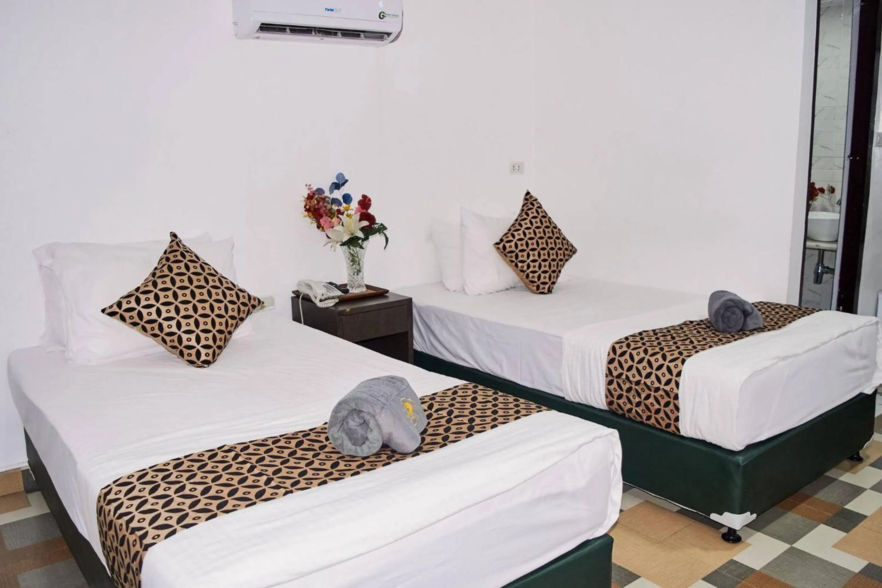 Bed in Papa Ji Hotel and Restaurant