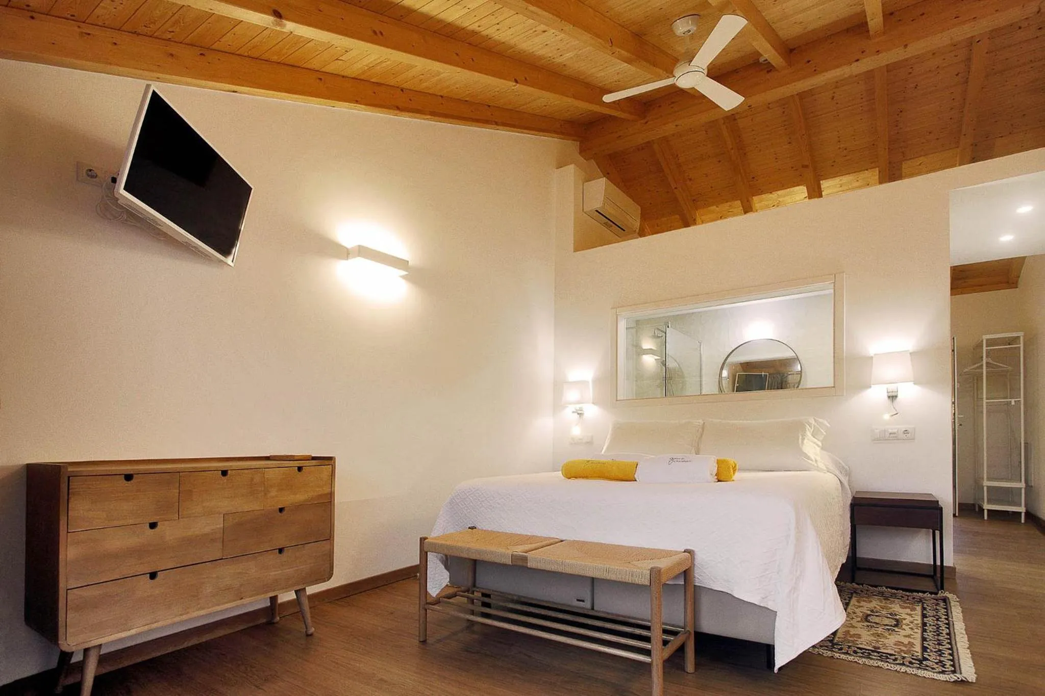Photo of the whole room, Bed in Quinta do Chocalhinho Agroturismo & SPA