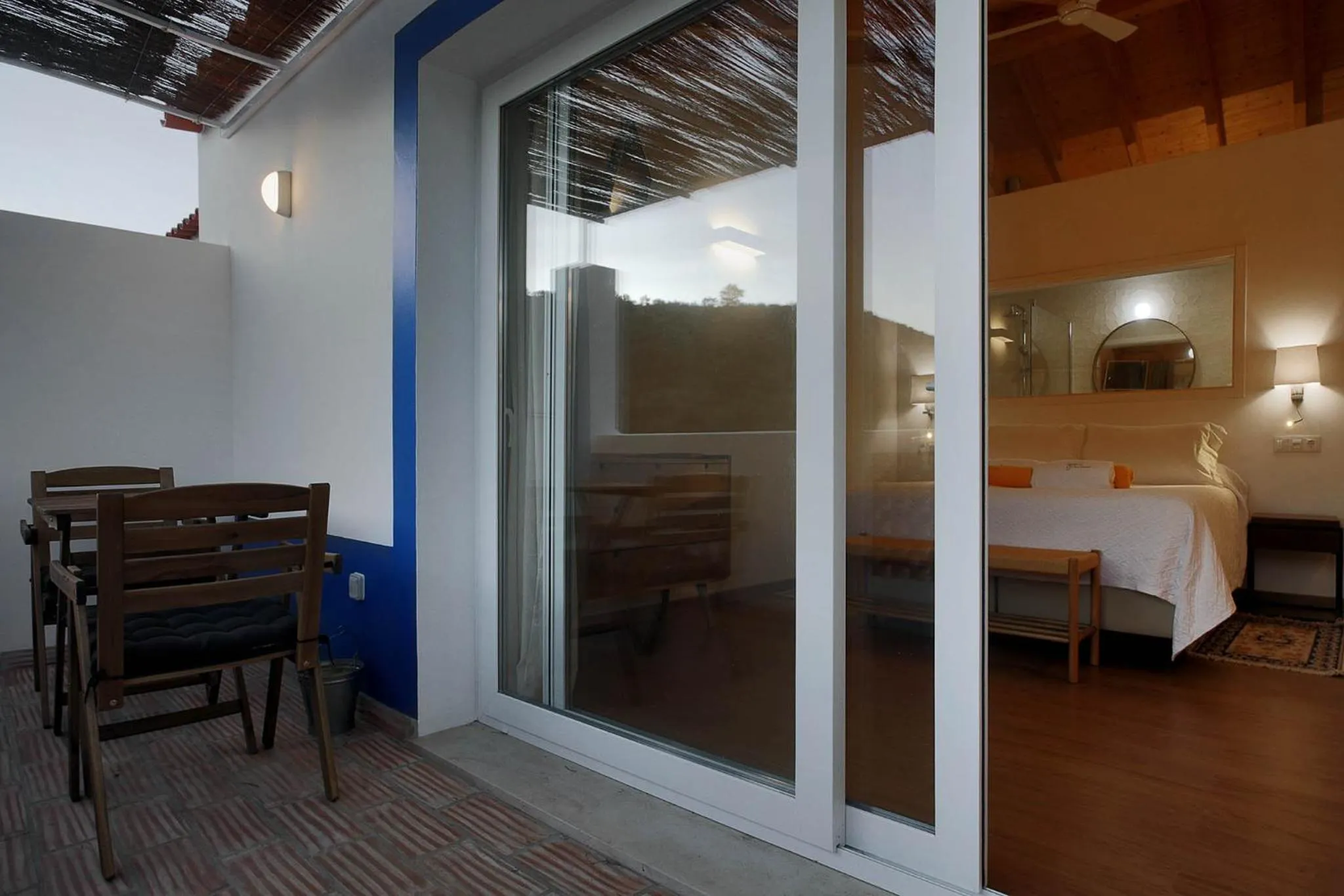 Balcony/Terrace, Bed in Quinta do Chocalhinho Agroturismo & SPA