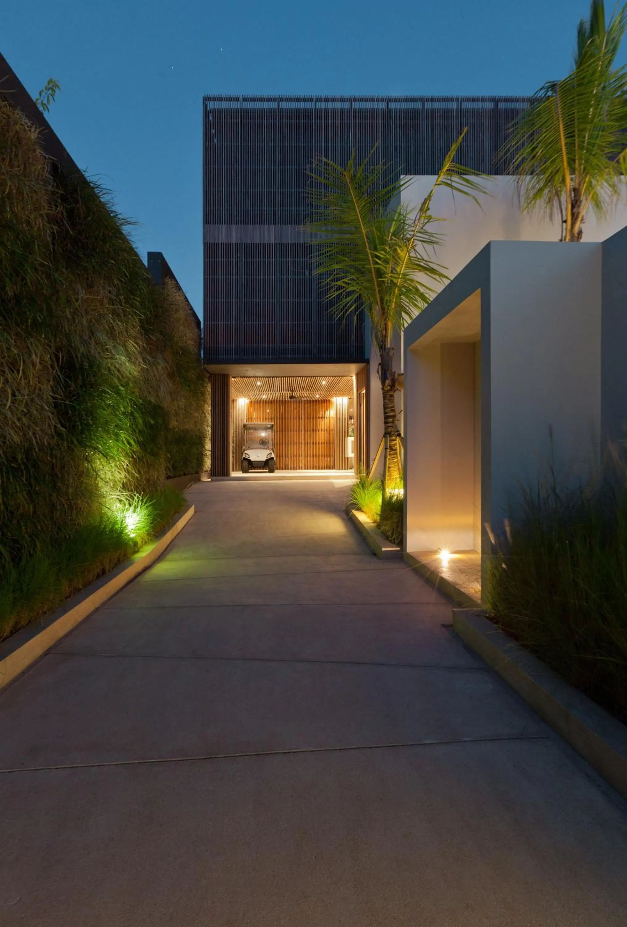 Facade/entrance in One Eleven