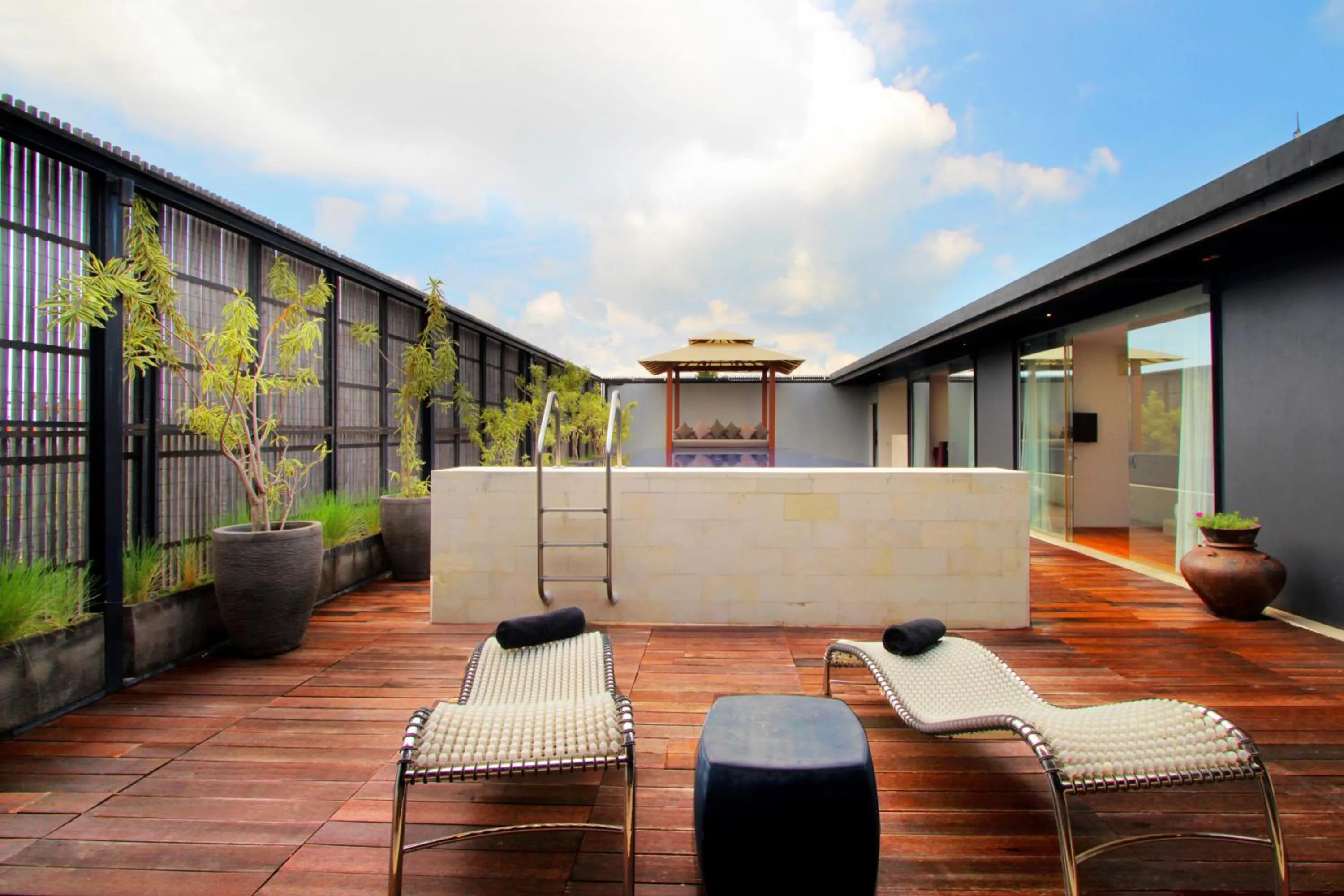 Swimming pool in One Eleven