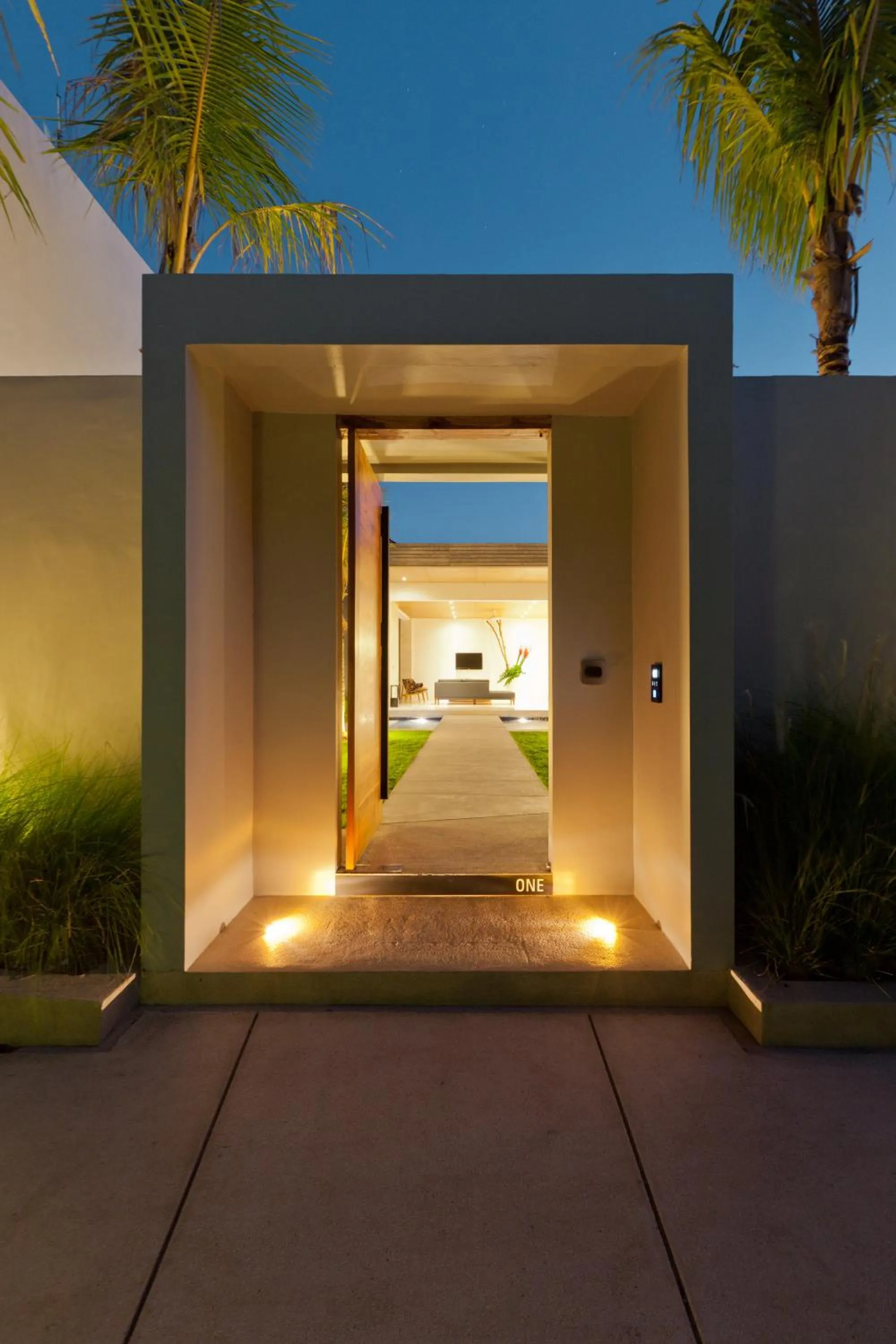 Facade/entrance in One Eleven