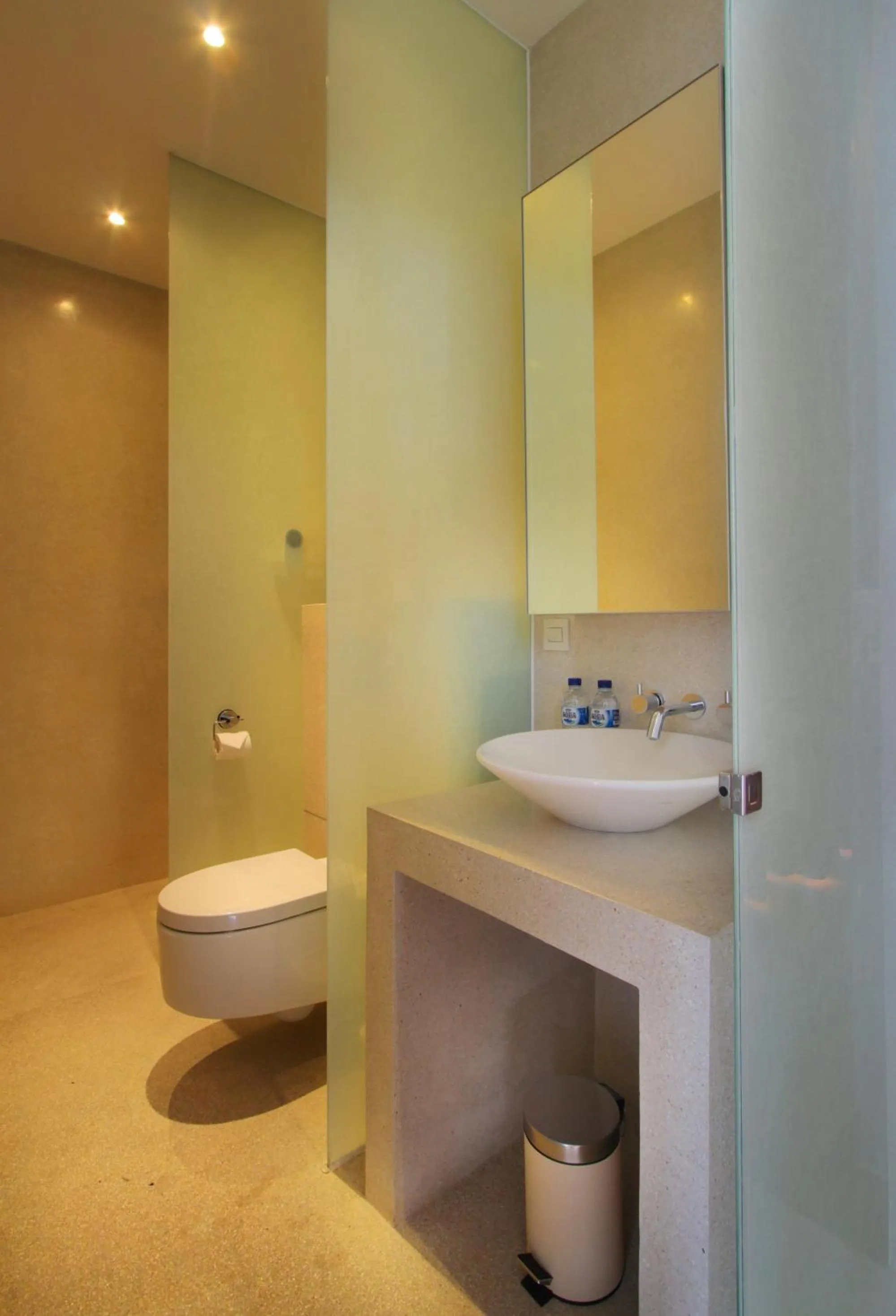 Bathroom in One Eleven